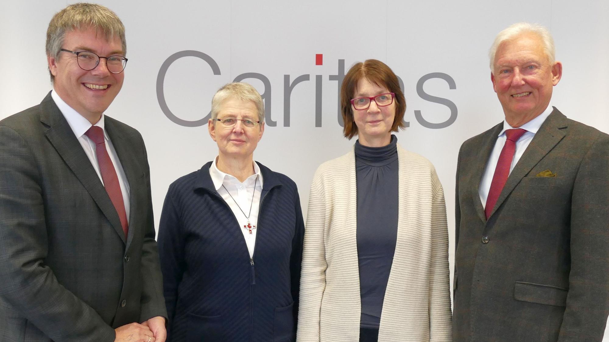 Der Vorstand des Caritasverbandes für das Bistum Aachen wird gebildet von (v.l.) Diözesancaritasdirektor Stephan Jentgens, der Zweiten Vorsitzenden Schwester Maria Ursula Schneider, Mechtild Jansen und Christoph Bückers.