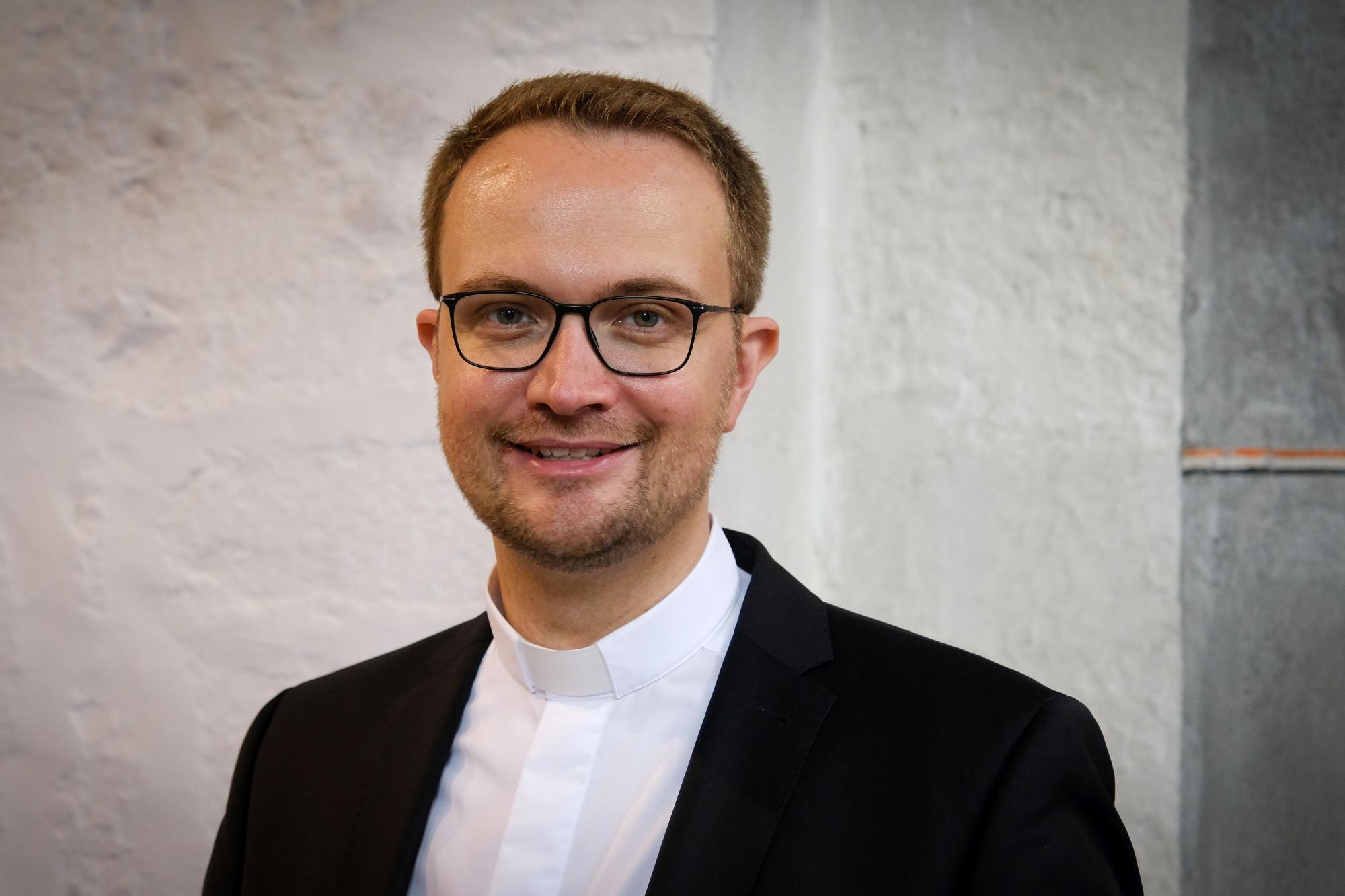 Ist weiterhin mit der Restaurierung beschäftigt: Pfarrer Dr. Andreas Möhlig.