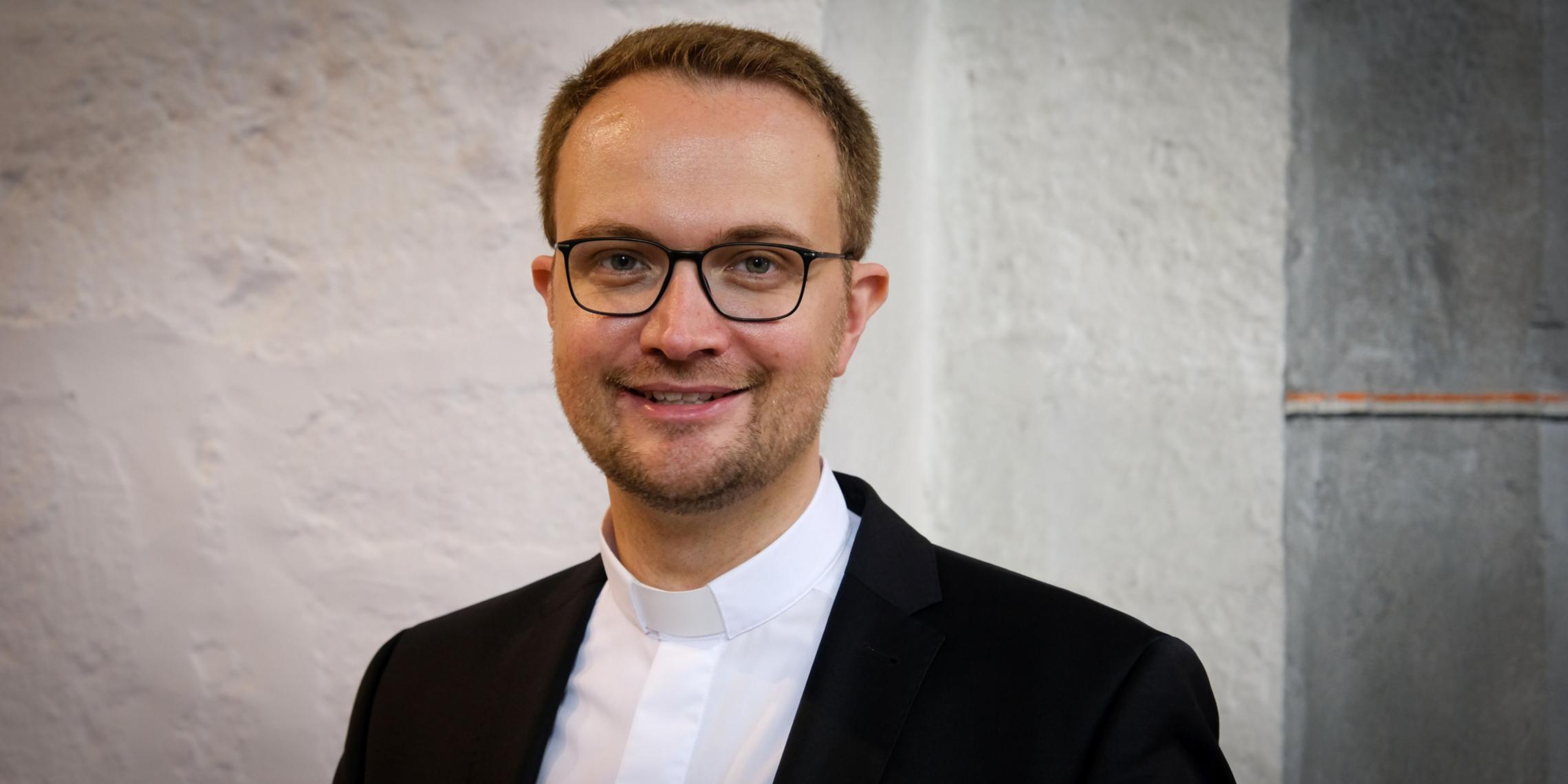 Ist weiterhin mit der Restaurierung beschäftigt: Pfarrer Dr. Andreas Möhlig.