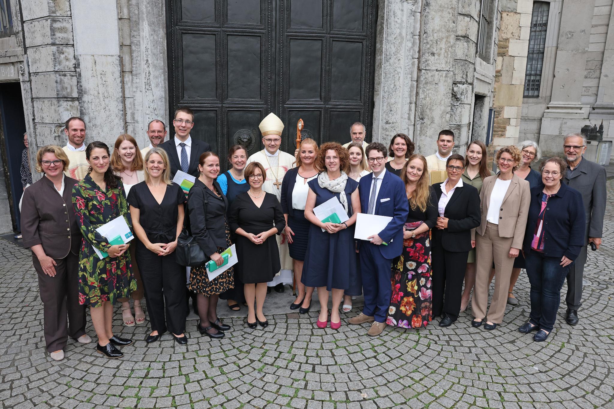 15 neue Pastoral- und Gemeindereferentinnen wurden am Freitag, 25. August 2023, zu ihrem Dienst im Bistum Aachen beauftragt