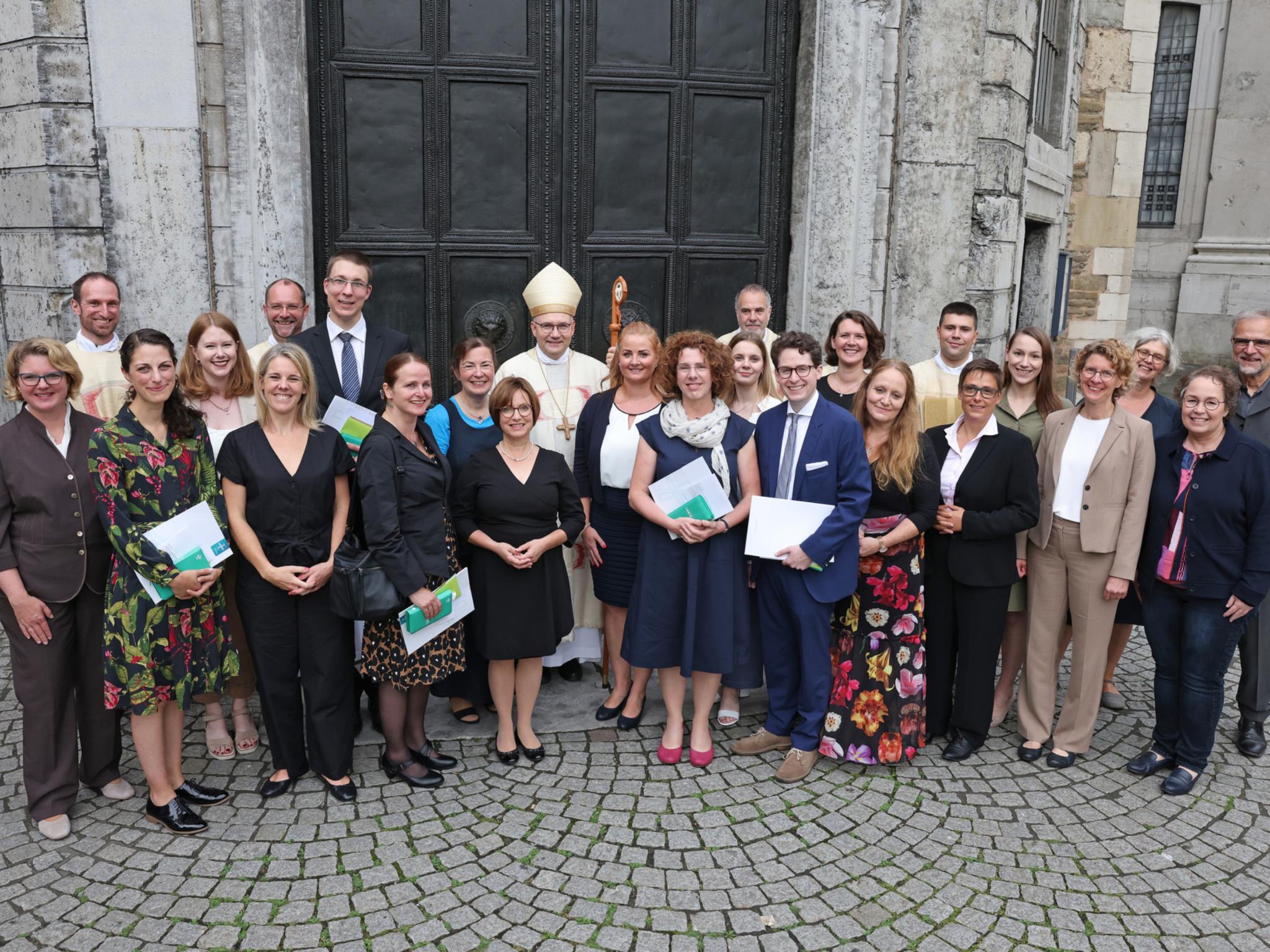 15 neue Pastoral- und Gemeindereferentinnen wurden am Freitag, 25. August 2023, zu ihrem Dienst im Bistum Aachen beauftragt