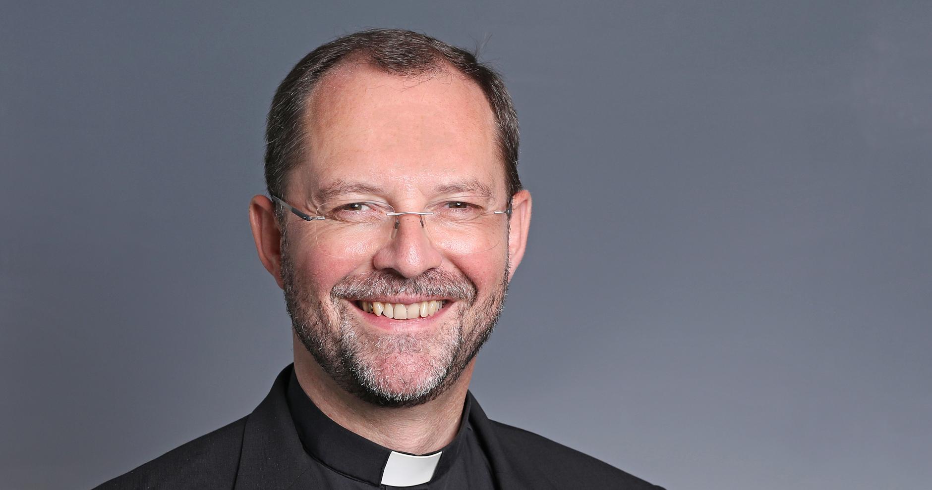 DR. ANDREAS FRICK