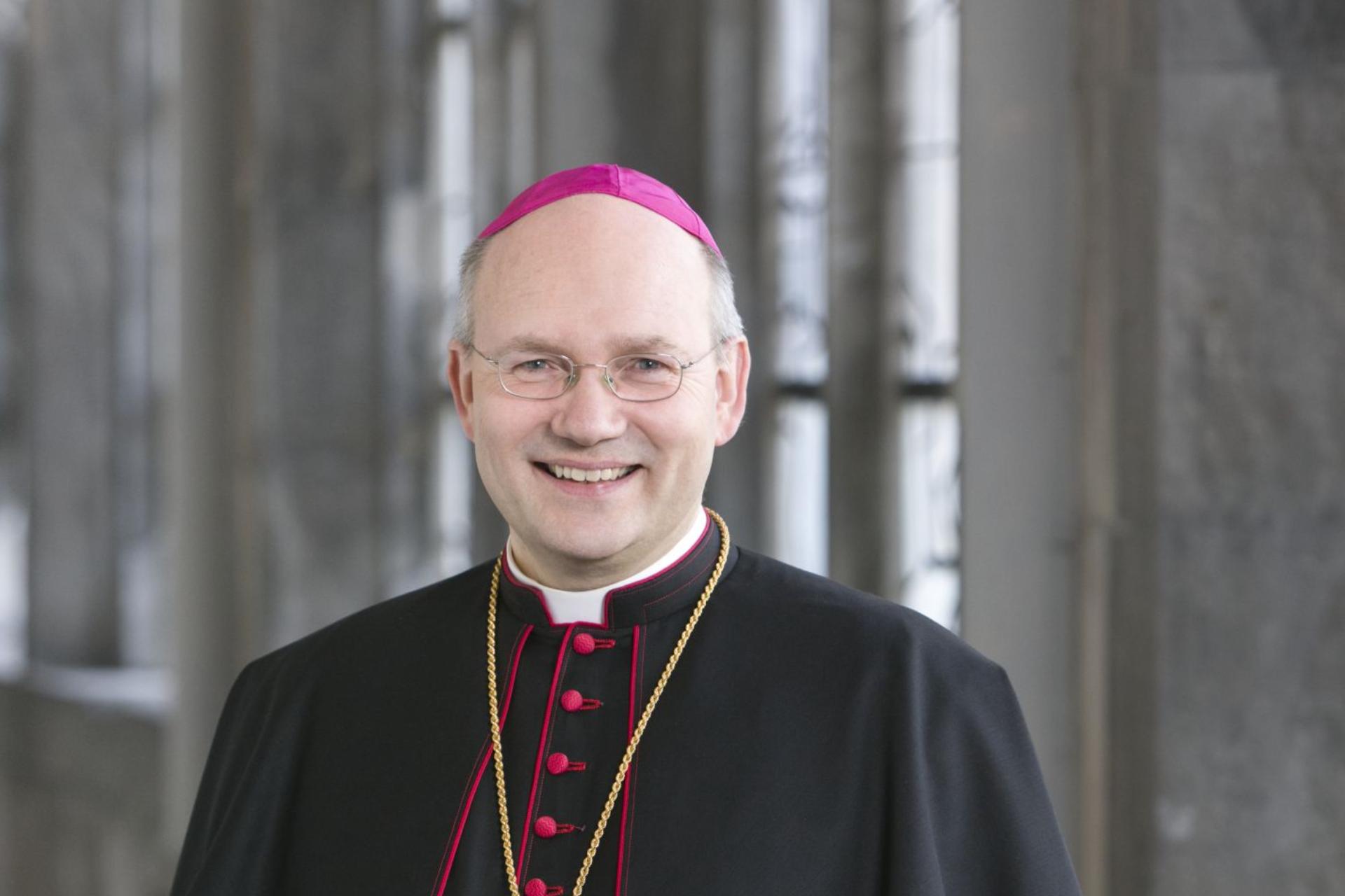 Bischof Dr. Helmut Dieser