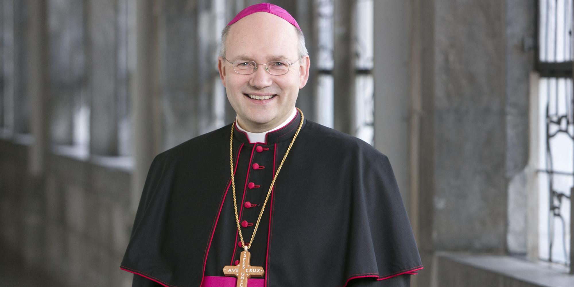 Bischof Dr. Helmut Dieser