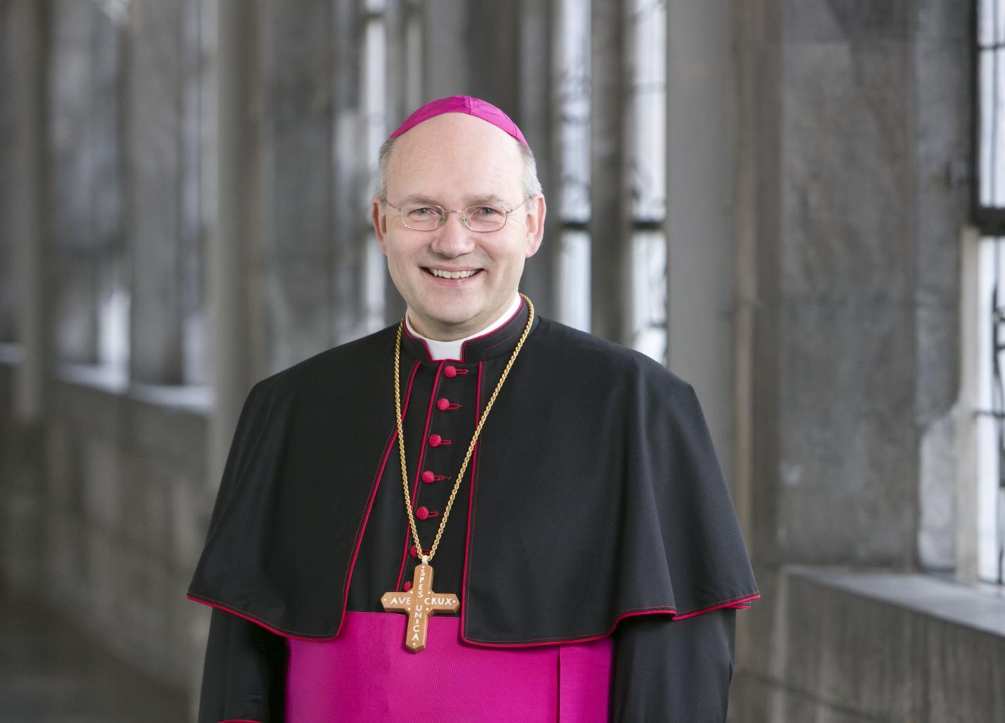 Bischof Dr. Helmut Dieser