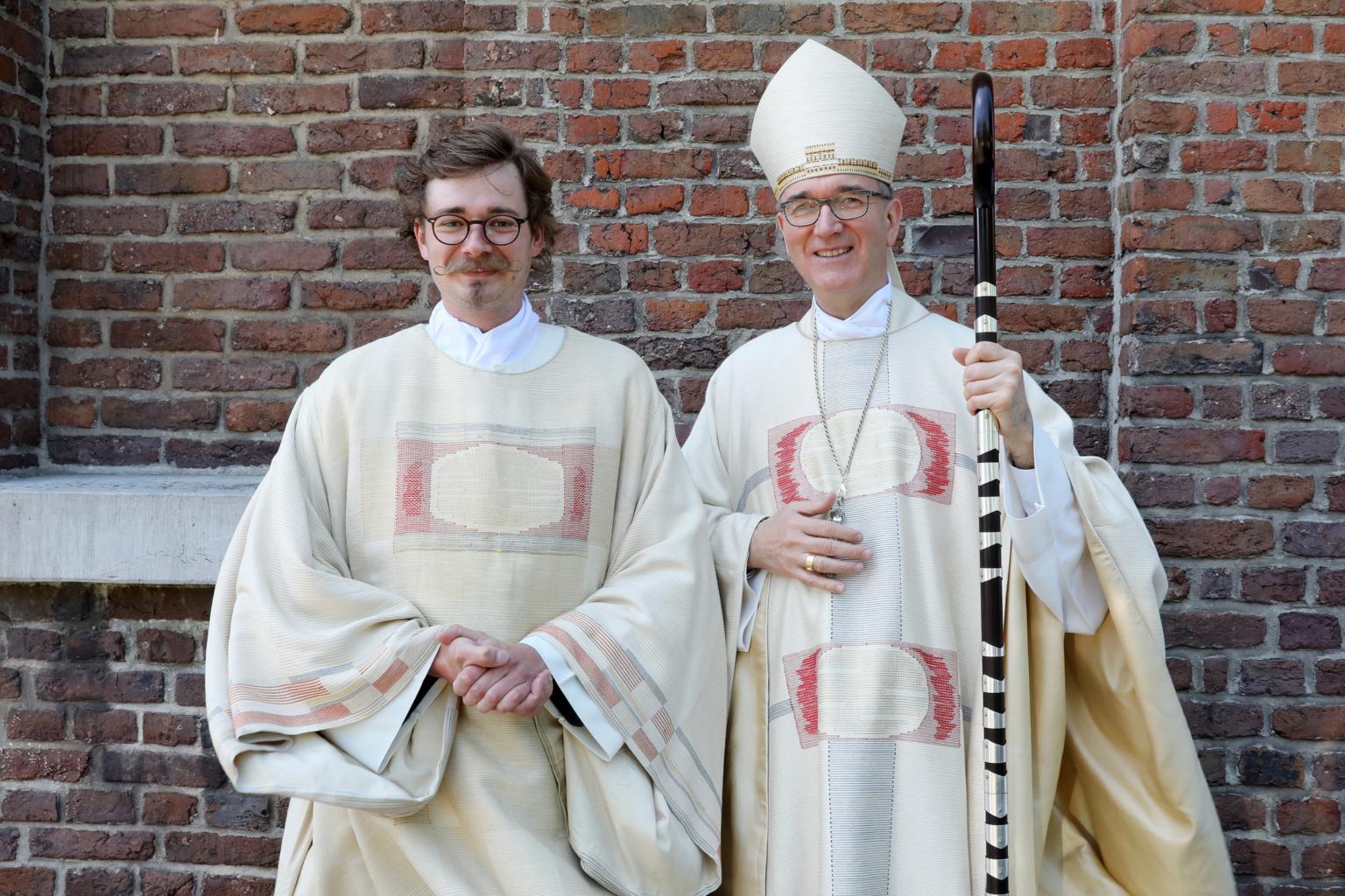 Diakon Christoph Glanz und Weihbischof Karl Borsch (c) Bistum Aachen / Andreas Steindl