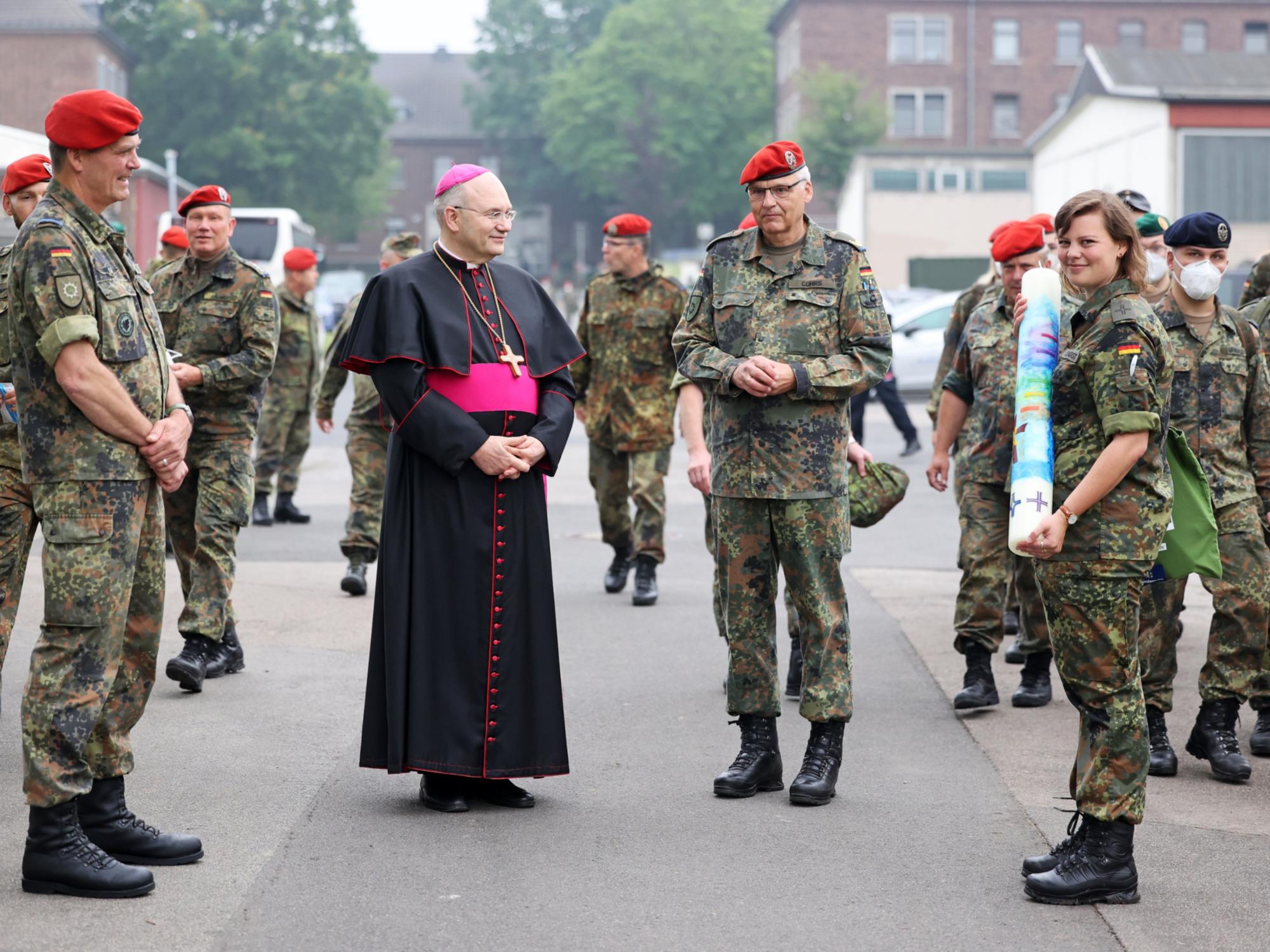 Friedensgottesdienst mit 300 Soldatinnen und Soldaten in der Lützow-Kaserne