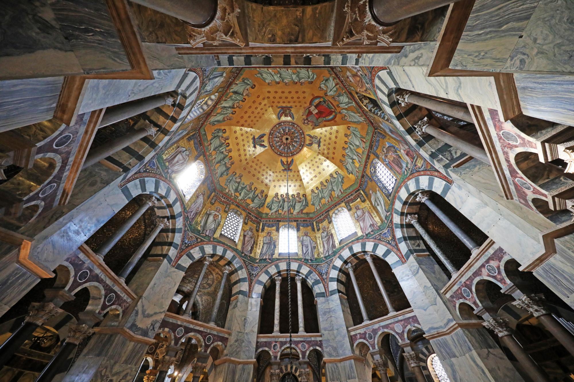 Aachener Dom, Blick in die Kuppel