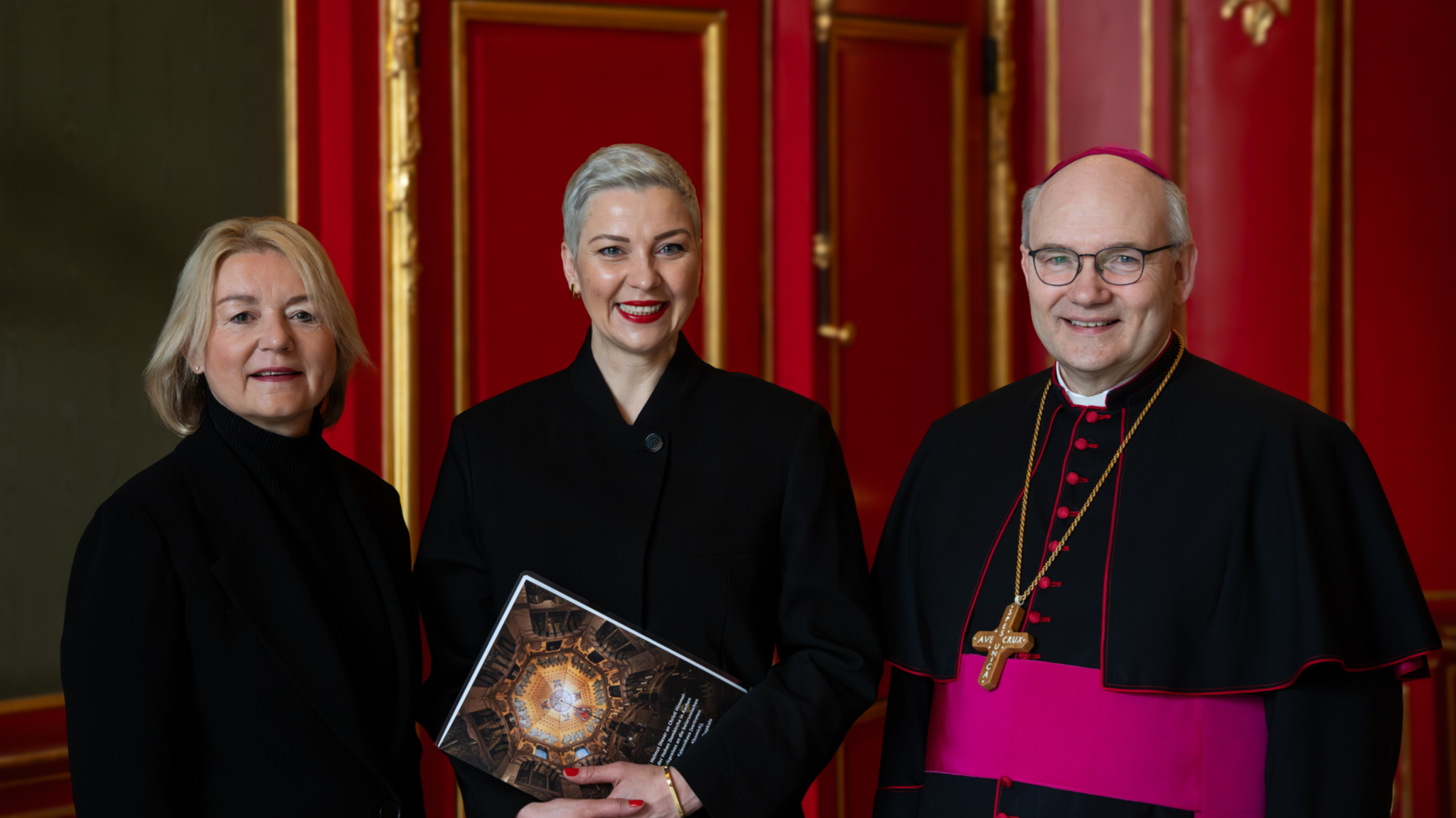 Bischof Helmut Dieser,  Karlspreisträgerin Maria uns Marliese Kalthoff