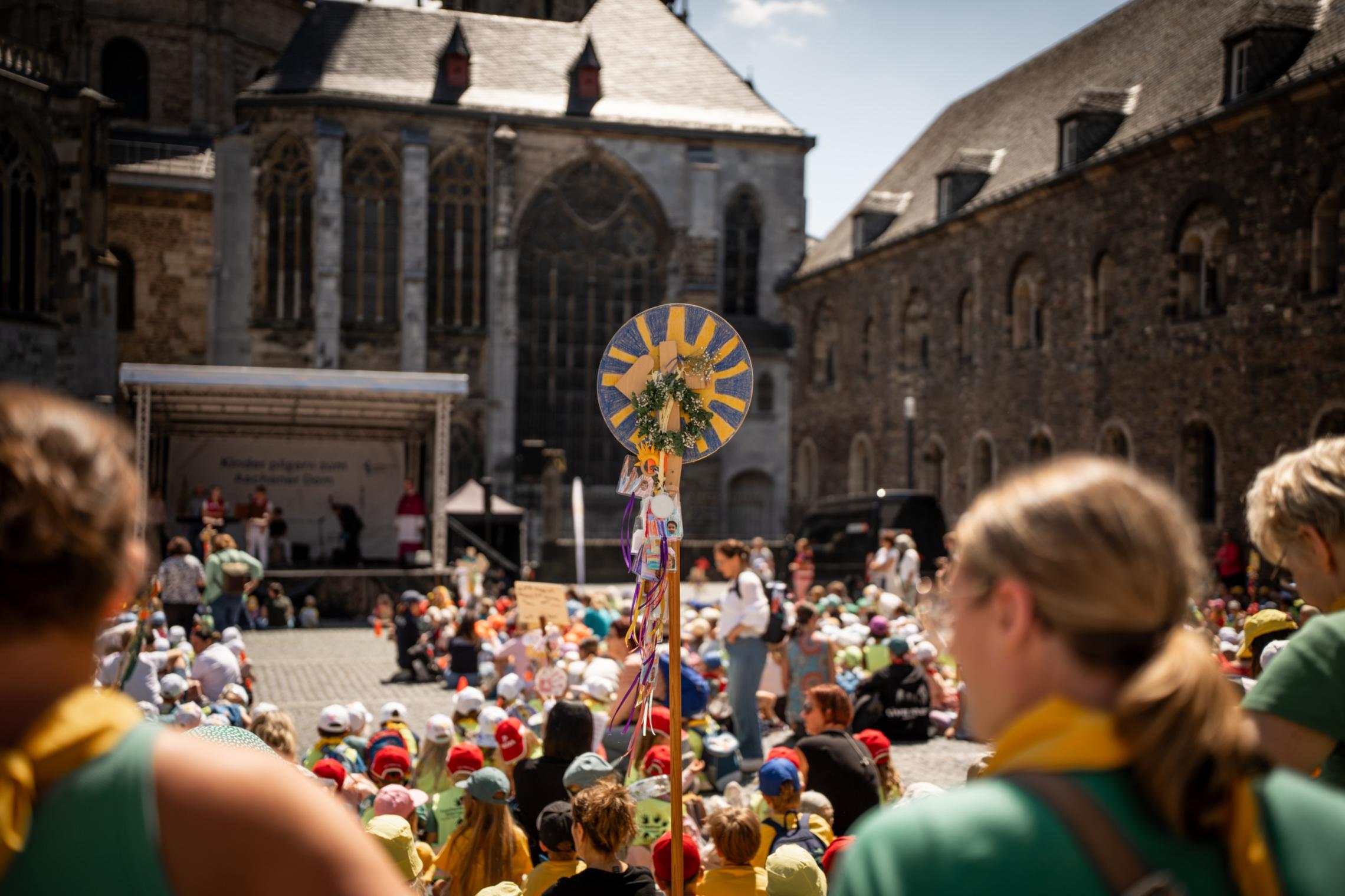 2000. Vorschulkinder feierten den Abschluss des Tages auf dem Katschhof