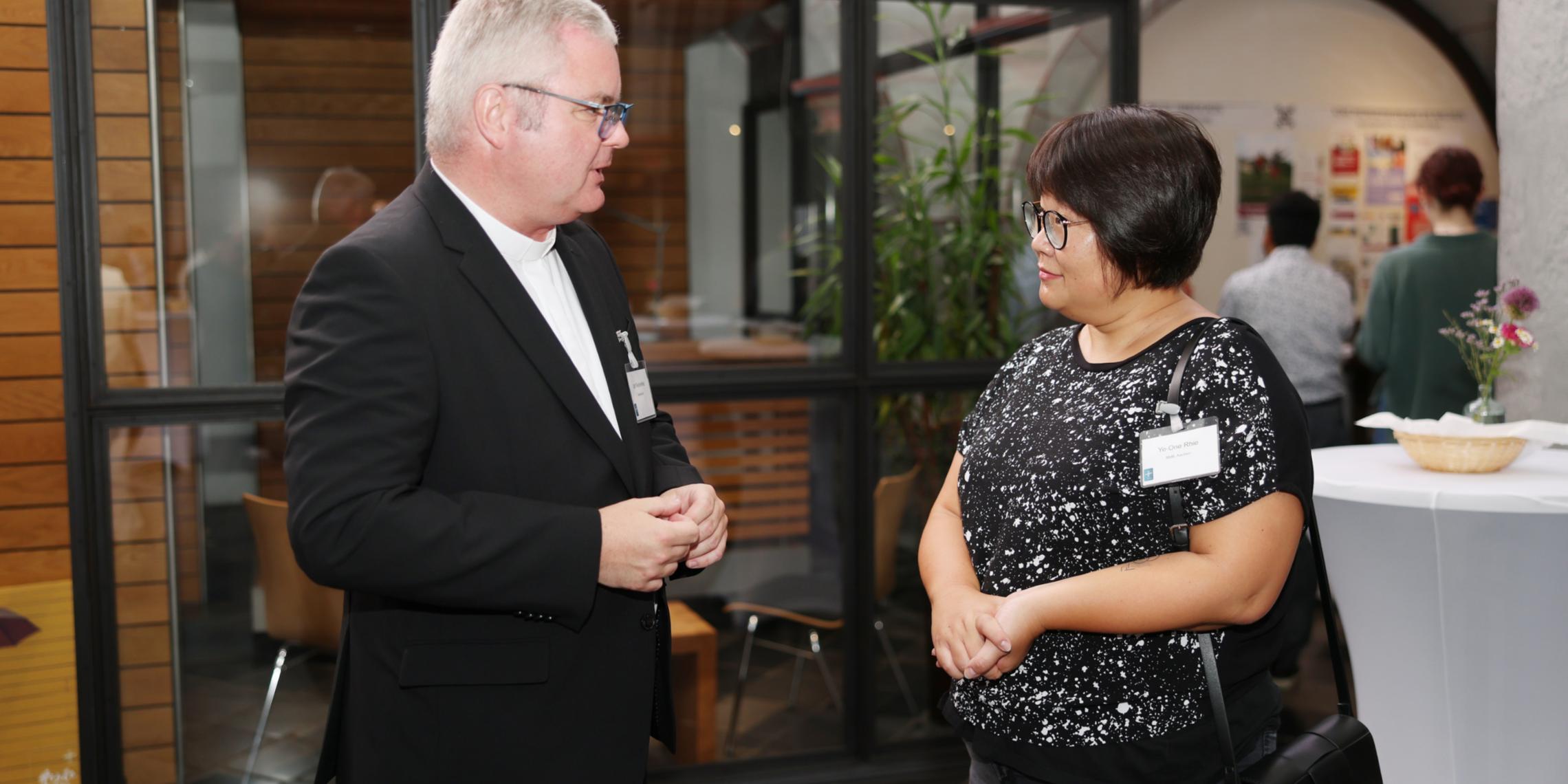 Dialog zwischen Kirche und Politik über Haltung, Erwartungen und Veränderung