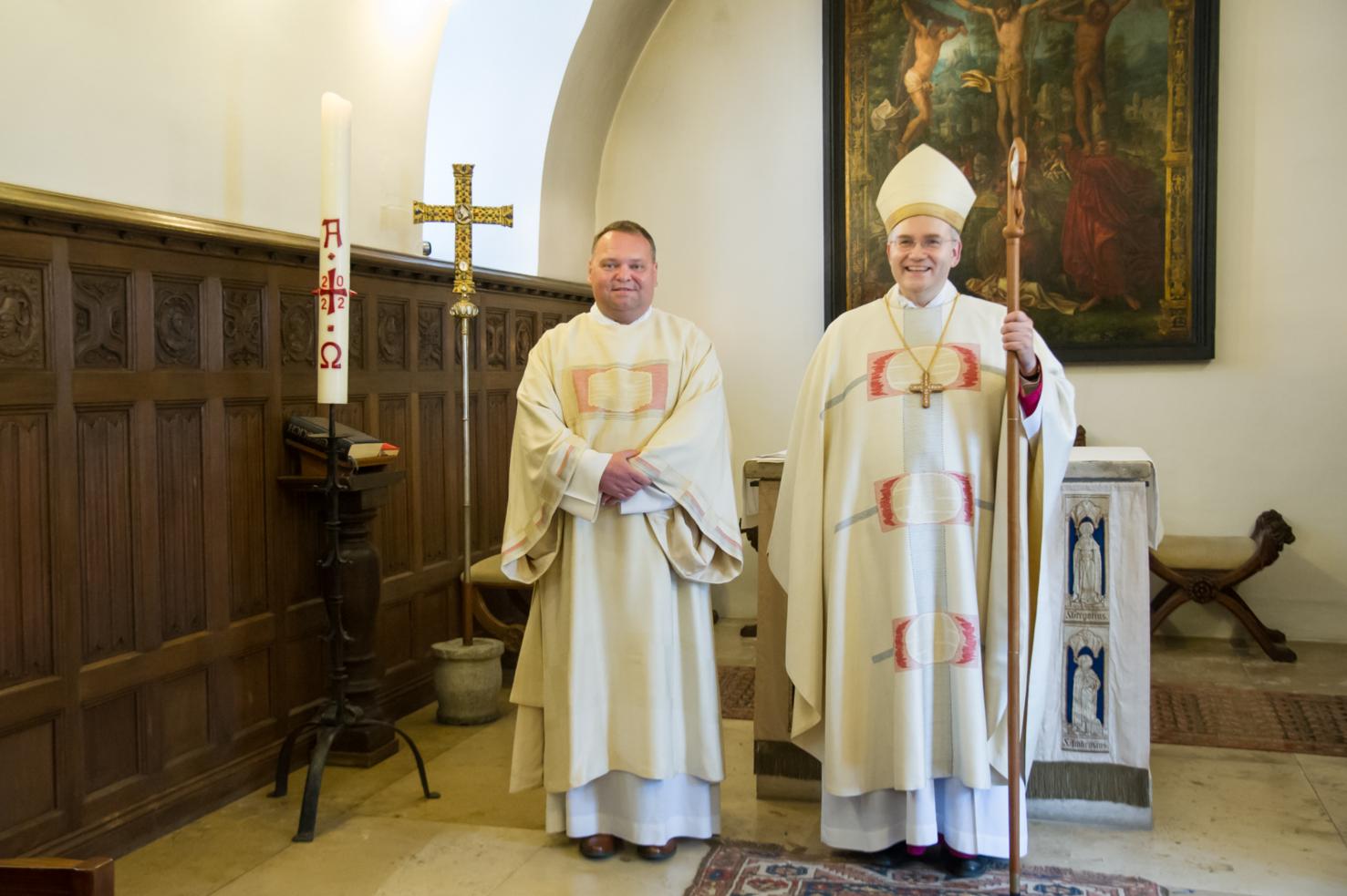 Diakonenweihe Norbert Häusler (li.) mit Bischof Dr. Helmut Dieser, 30. April 2022 (c) Bistum Aachen / Heike Lachmann