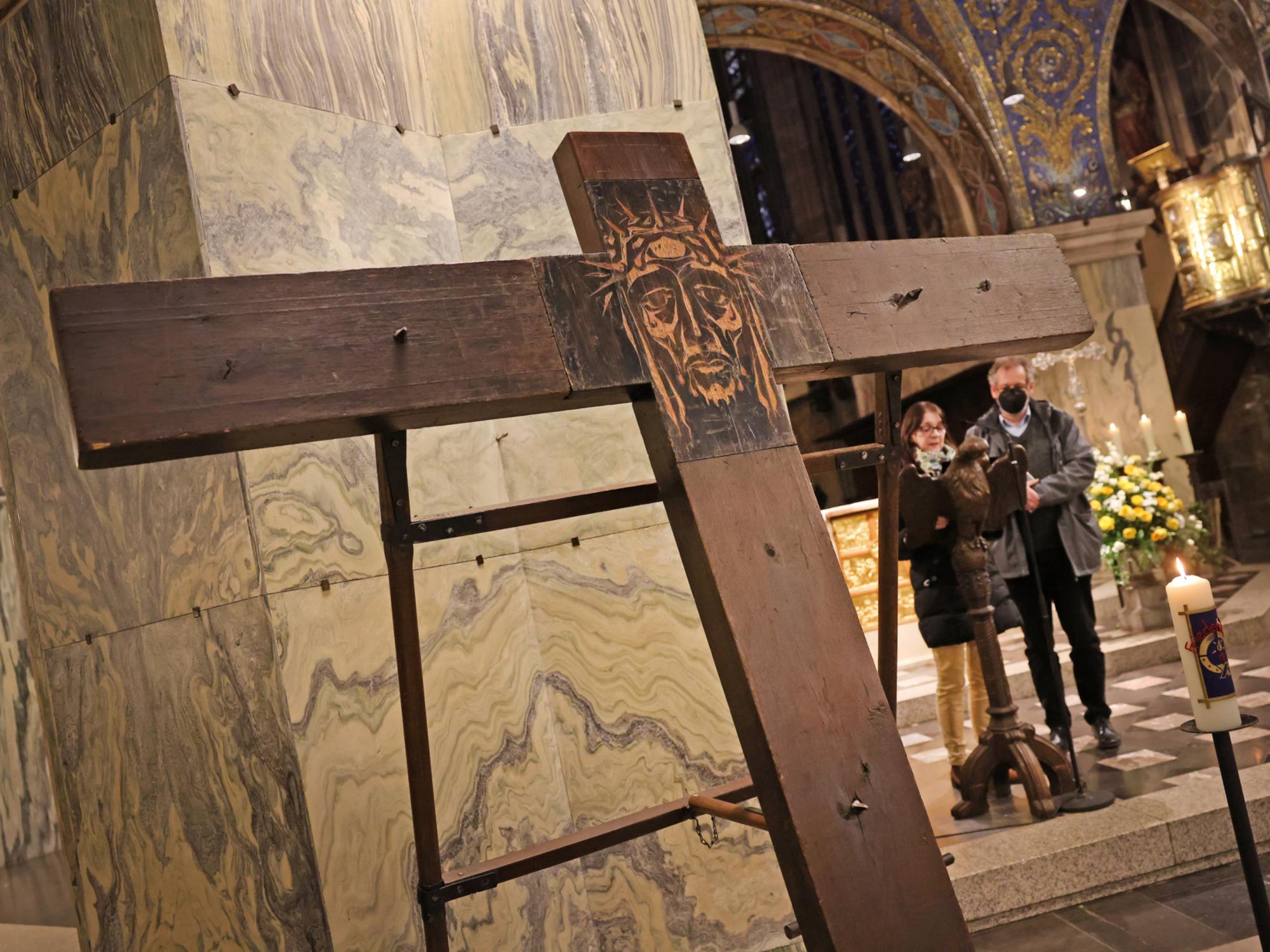 Friedensgebet im Dom zum Jahrestag des Überfalls auf die Ukraine (c) Domkapitel Aachen / Andreas Steindl