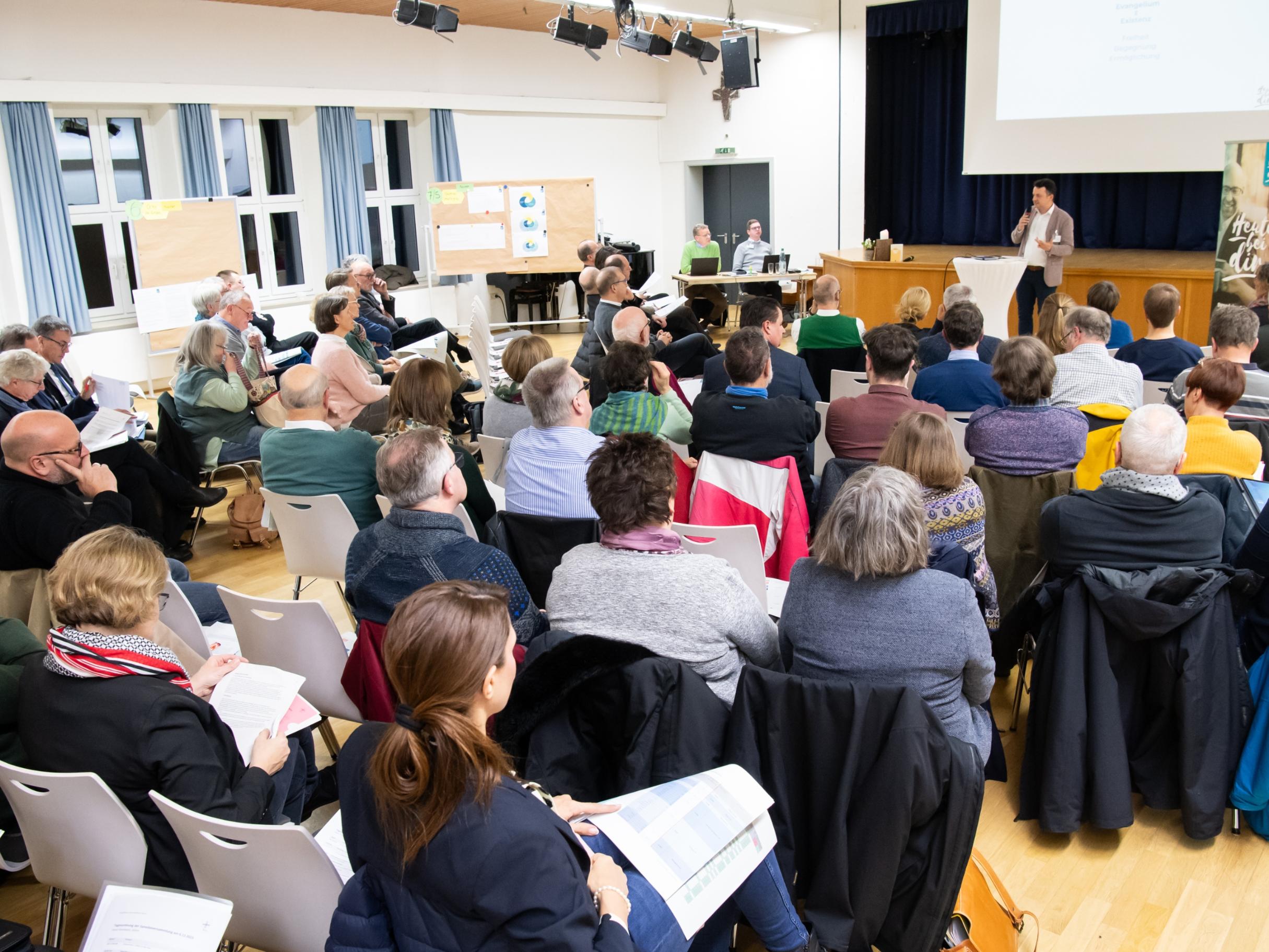 Große Mehrheit für neue seelsorgerische Struktur