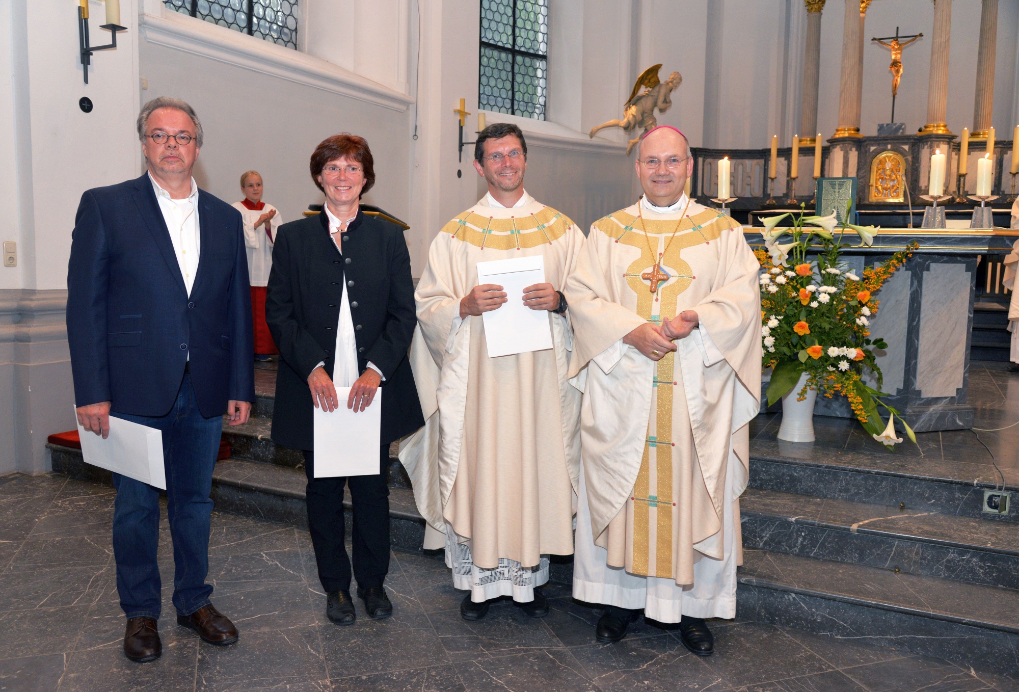 v.li.: Walter Nett (Pfarrei St. Jakob, Ehrenamtlicher Mitarbeiter), Pastoralreferentin Katrin Hohmann (Gemeinschaft der Gemeinden Aachen-Ost/Eilendorf), Regionalvikar Pfarrer Frank Hendriks (St. Gregor von Burtscheid) und Bischof Dr. Helmut Dieser (c) Bistum Aachen / Andreas Schmitter