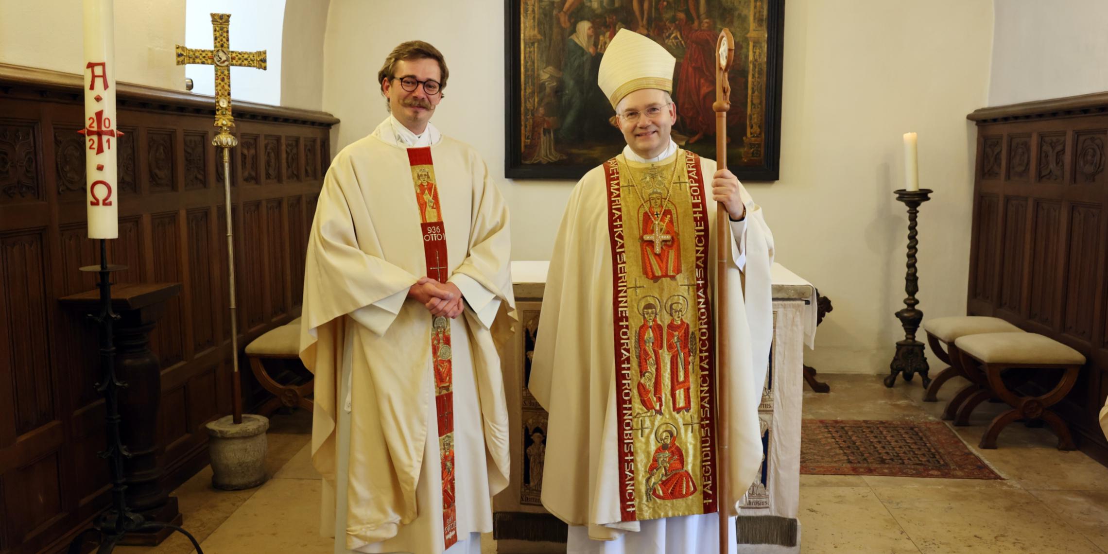 Neupriester Christoph Glanz und Bischof Dr. Helmut Dieser