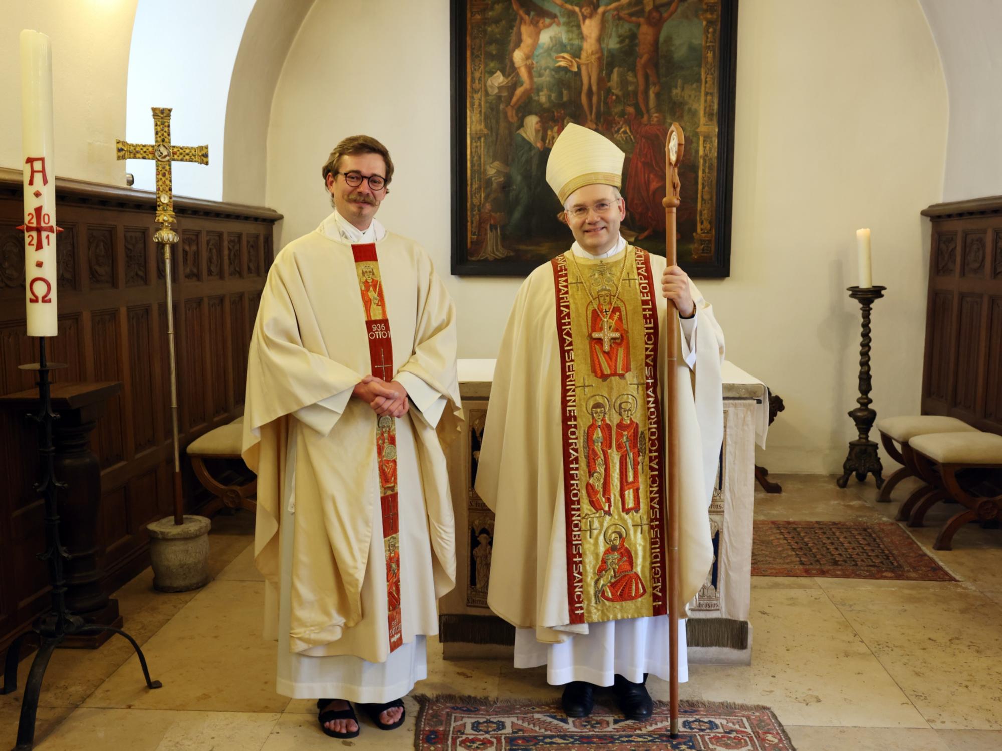 Neupriester Christoph Glanz und Bischof Dr. Helmut Dieser
