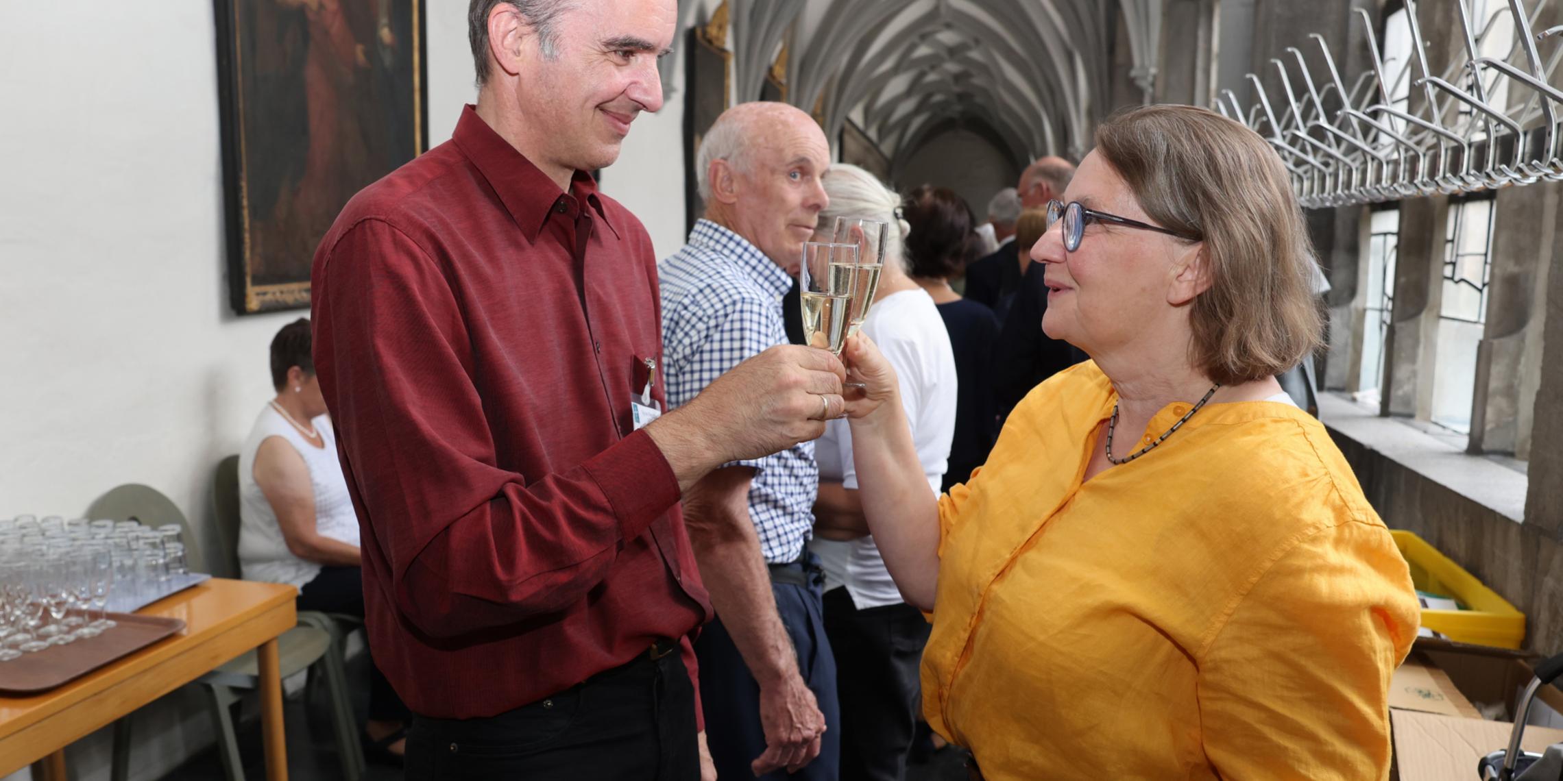 Nach zweijähriger Corona-bedingter Pause hat 27. August 2022 wieder der Tag der Ehejubiläen stattgefunden. Bereits seit Wochen war die maximale Teilnehmerzahl erreicht: 170 Jubelpaare sind der Einladung gefolgt.