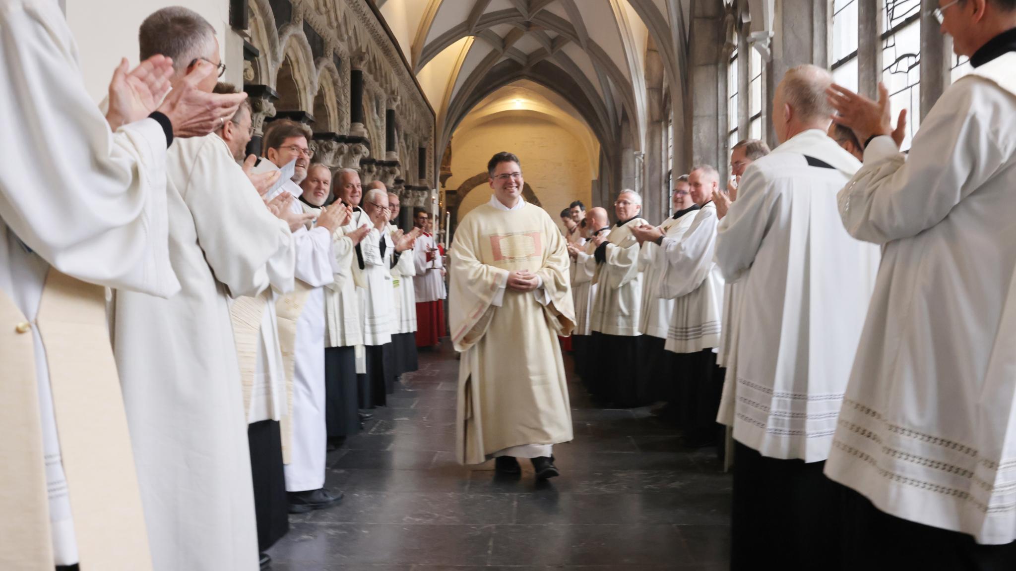 Markus Kurtenbach wird als Diakon begrüßt
