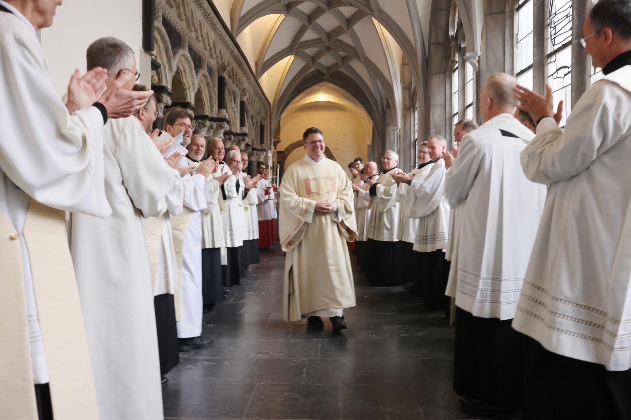 Markus Kurtenbach wird als Diakon begrüßt
