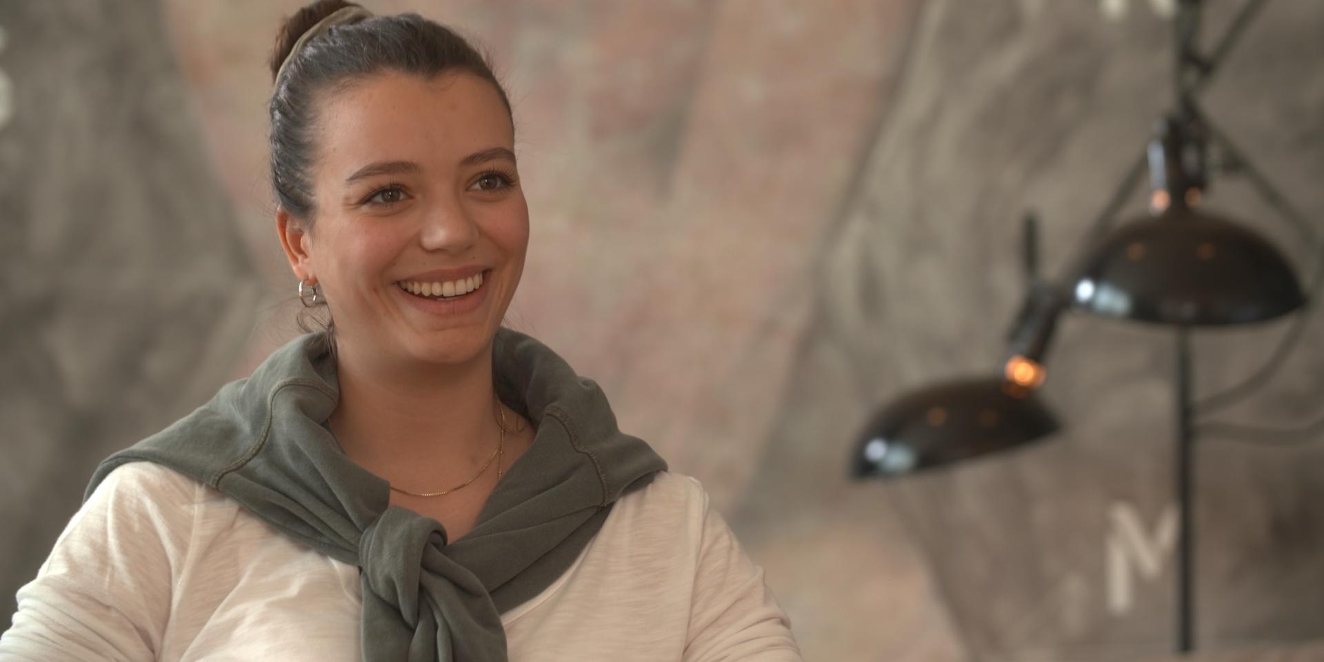 Katharina H. ist 21 Jahre jung und lebt in Heinsberg. Sie engagiert sich auch in den heutigen Krisenzeiten ehrenamtlich in sozialen Einrichtungen ihrer Heimatgemeinde. Stellvertretend für die zahlreichen Menschen im Bistum Aachen freut sie sich auf den offenen Austausch mit Bischof Helmut Dieser.