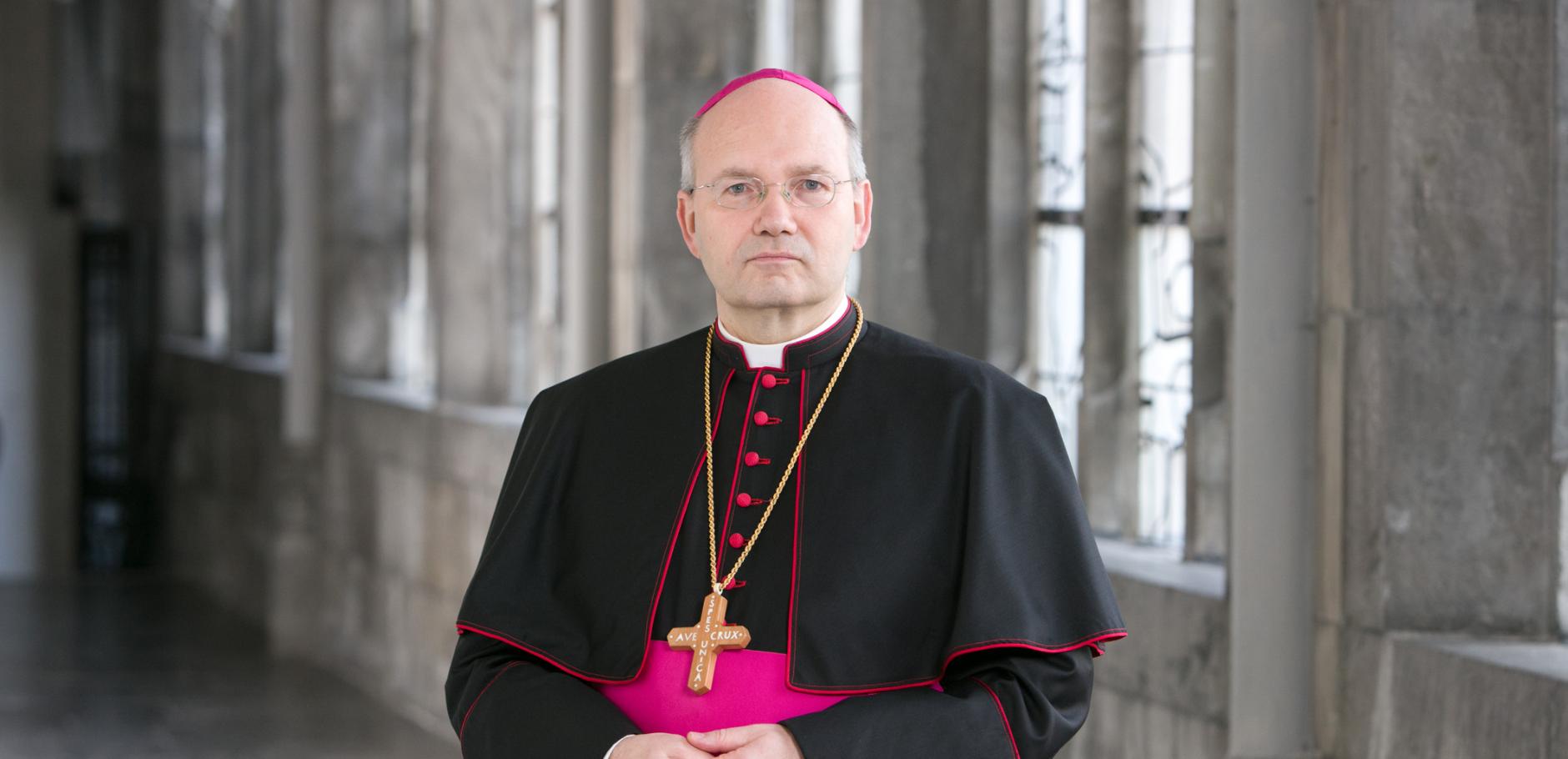 Bischof Dr. Helmut Dieser: 