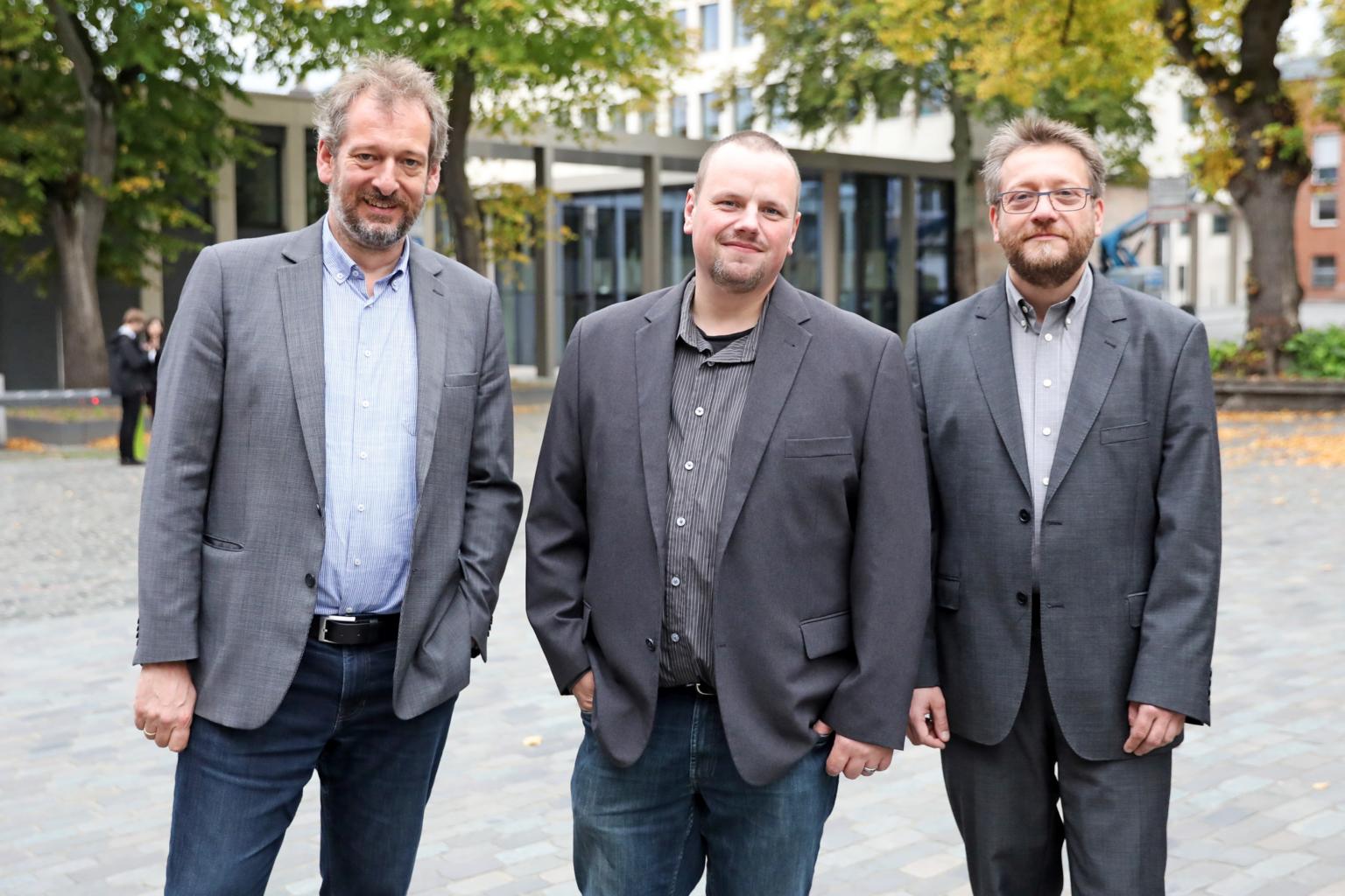 Werden zu Ständigen Diakonen geweiht: Markus Offner (v.l.), Christian Harttig und Daniel Ohlig. (c) Bistum Aachen / Andreas Steindl