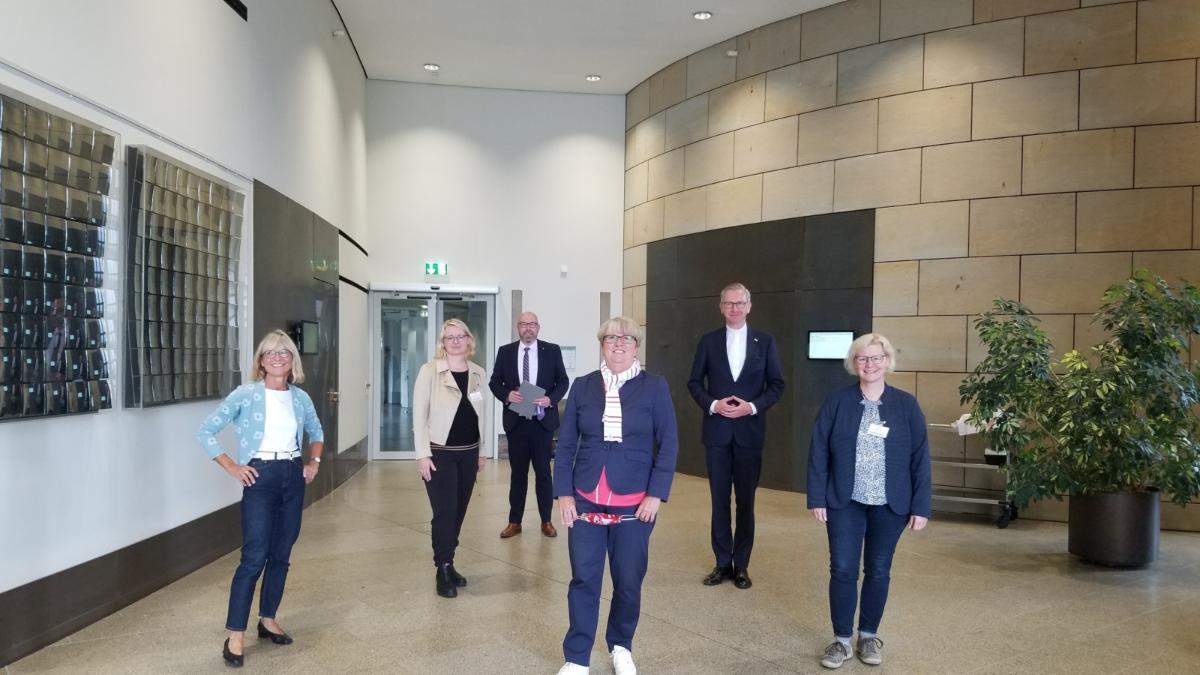 Treffen der Kinderschutzkommission der Landesregierung mit den NRW Bistümern. (Von links) Prof. Dr. Marianne Genenger-Stricker, Ilka Bambrink, Frank Müller, Britta Altenkamp, Dr. Antonius Hamers, Manuela Röttgen. (c) Kath. LAG Kinder- und Jugendschutz