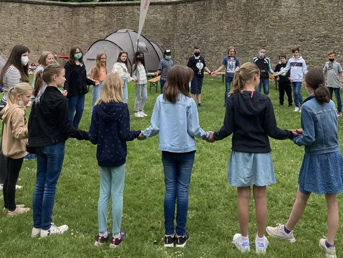 Die Weltfairänderer während einer Workshop-Woche in Kloster Steinfeld (c) Bistum Aachen / Rebekka Narres