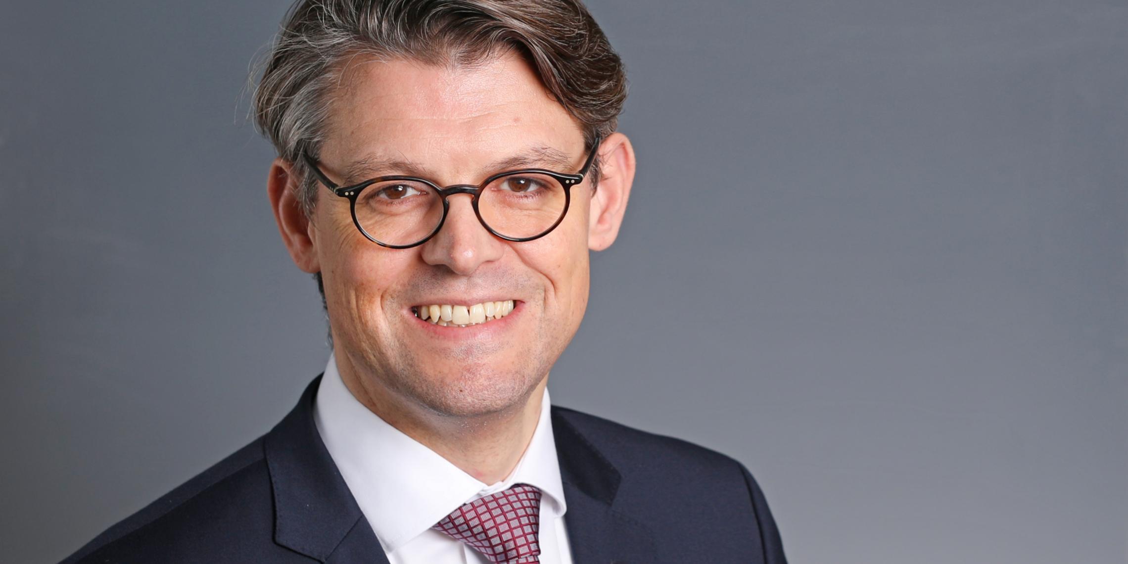 Mit Blick auf die Finanzen des Bistums verweist Martin Tölle auf das feste Fundament für die vielfältigen Aufgaben: „Darauf stehend greifen wir die Veränderungen der Gesellschaft auf, in der Kirche lebt und wirkt. So können wir gemeinsam daran mitwirken, dass das Netzwerk Kirche auch in Zukunft trägt und einen verlässlichen Beitrag leistet.“