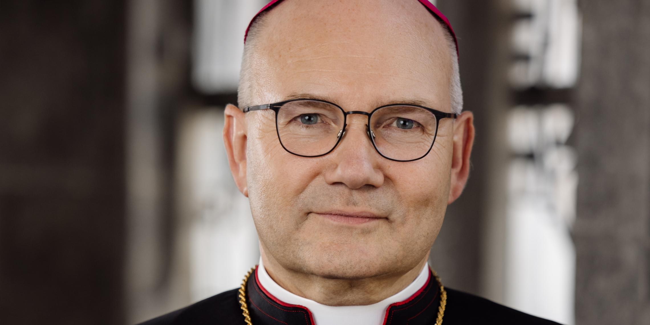 Bischof Helmut Dieser: 'Die beeindruckenden friedlichen politischen Kundgebungen in der Öffentlichkeit tragen dazu bei, die Demokratie zu stärken und zu schützen'