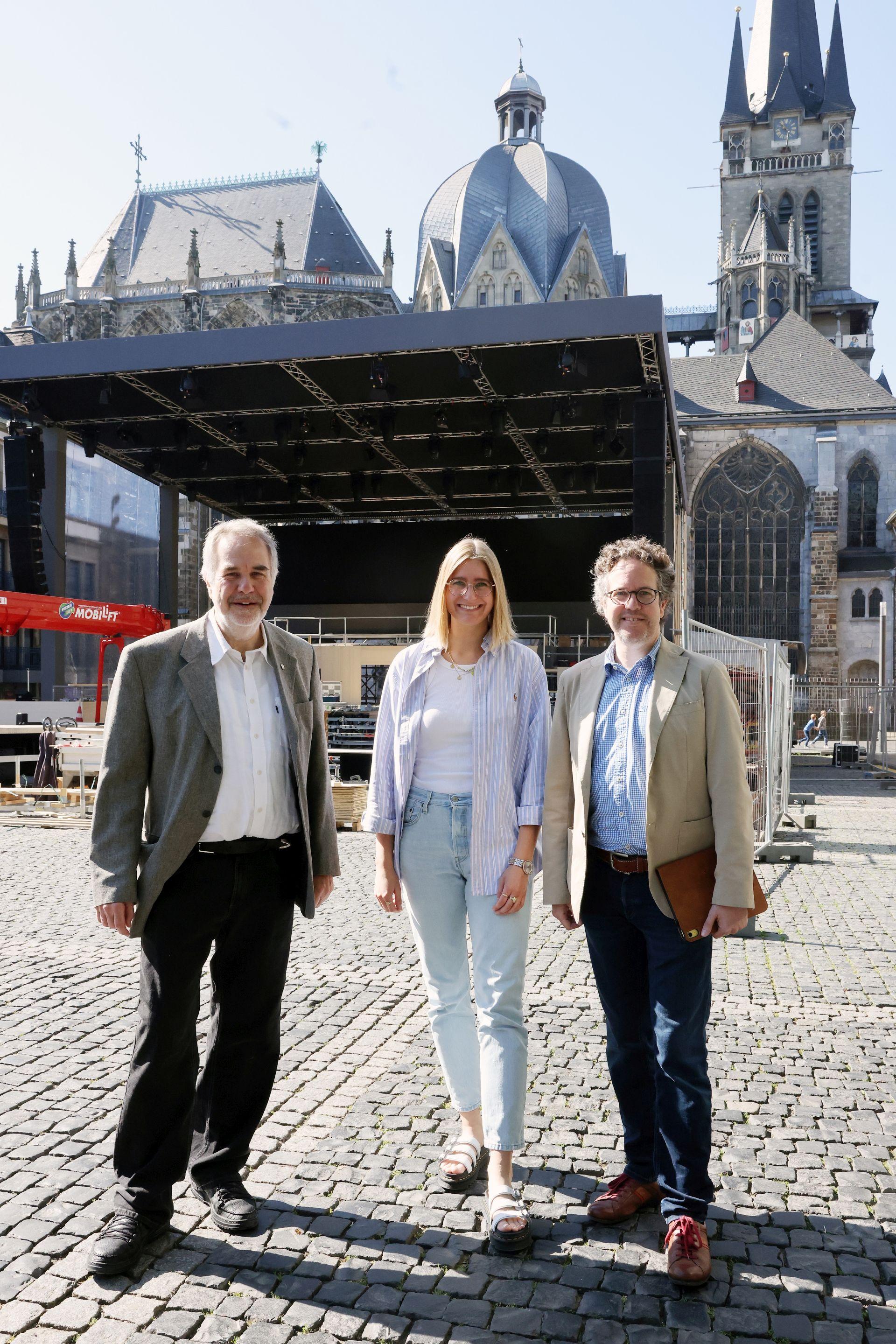 Dompropst Rolf-Peter Cremer, Nadine Braun und Marco Sievert