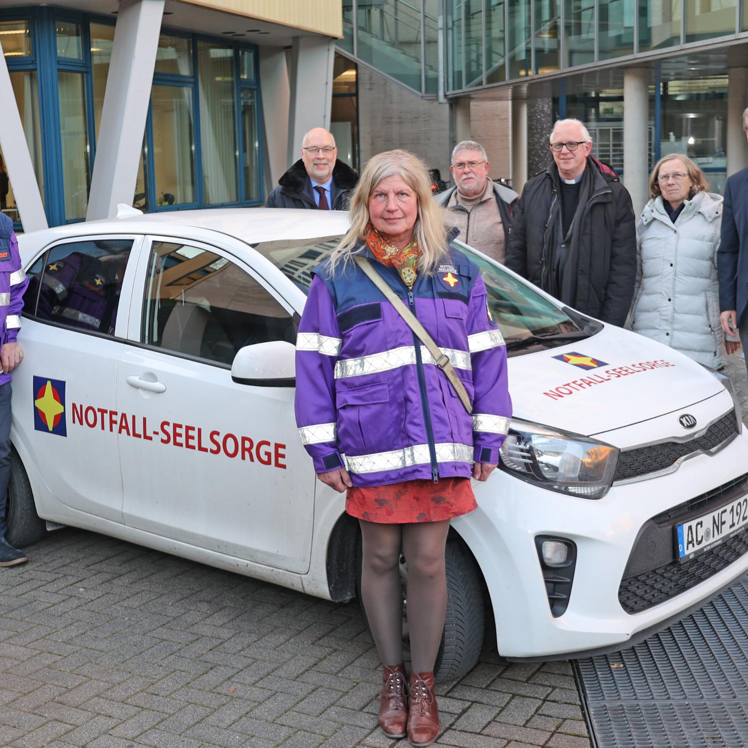 Notfallseelsorge Aachen (v.l.n.r.): Diakon Eckard Weimer (Leitung der Notfallseelsorge), Pfarrer Ulrich Schuster (Vorsitzender des Kuratoriums), Gemeindereferentin Rita Nagel (Leitung der Notfallseelsorge), Pastoralreferent Norbert Franzen (stv. Vorsitzender des Kuratoriums), Pfarrer Rainer Thoma (Bistum Aachen), Marianne Helbig (Mitglied des Kuratoriums), Dezernent Gregor Jansen (StädteRegion Aachen).