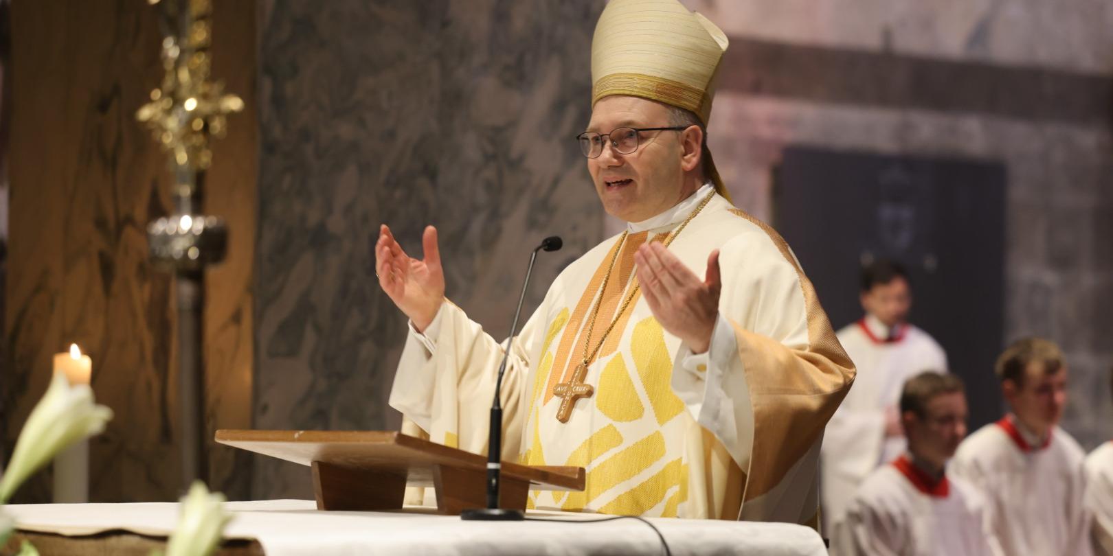 Bischof Dr. Helmut Dieser