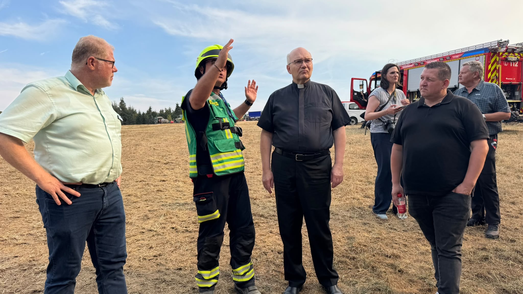 Bischof Dieser zu Besuch in der Brandzone
