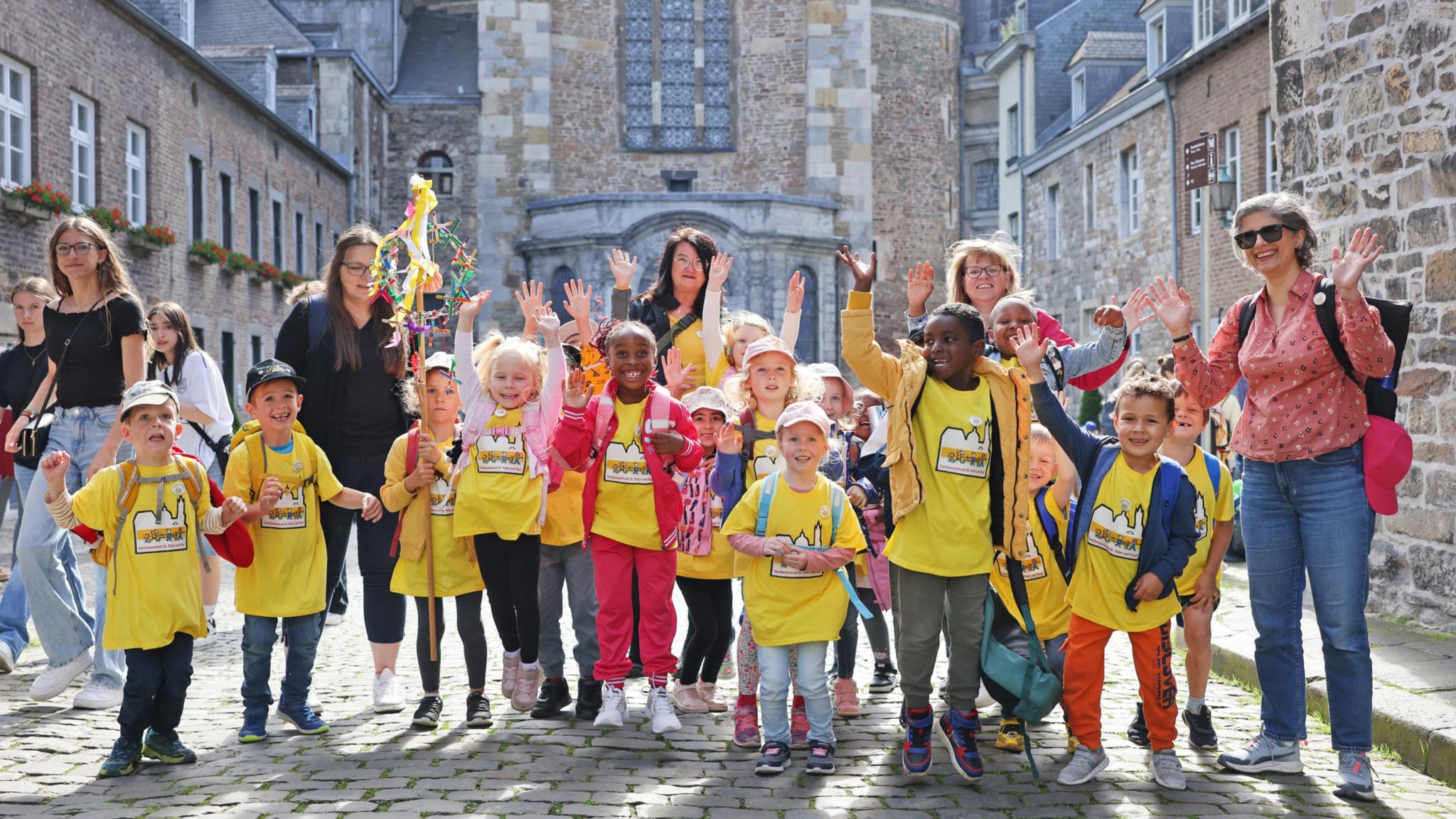 Unterwegs beim 12. Aachener Kinderpilgertag - Die Vorschulkinder des pro-futura Familienzentrums St. Peter und Paul aus Eschweiler