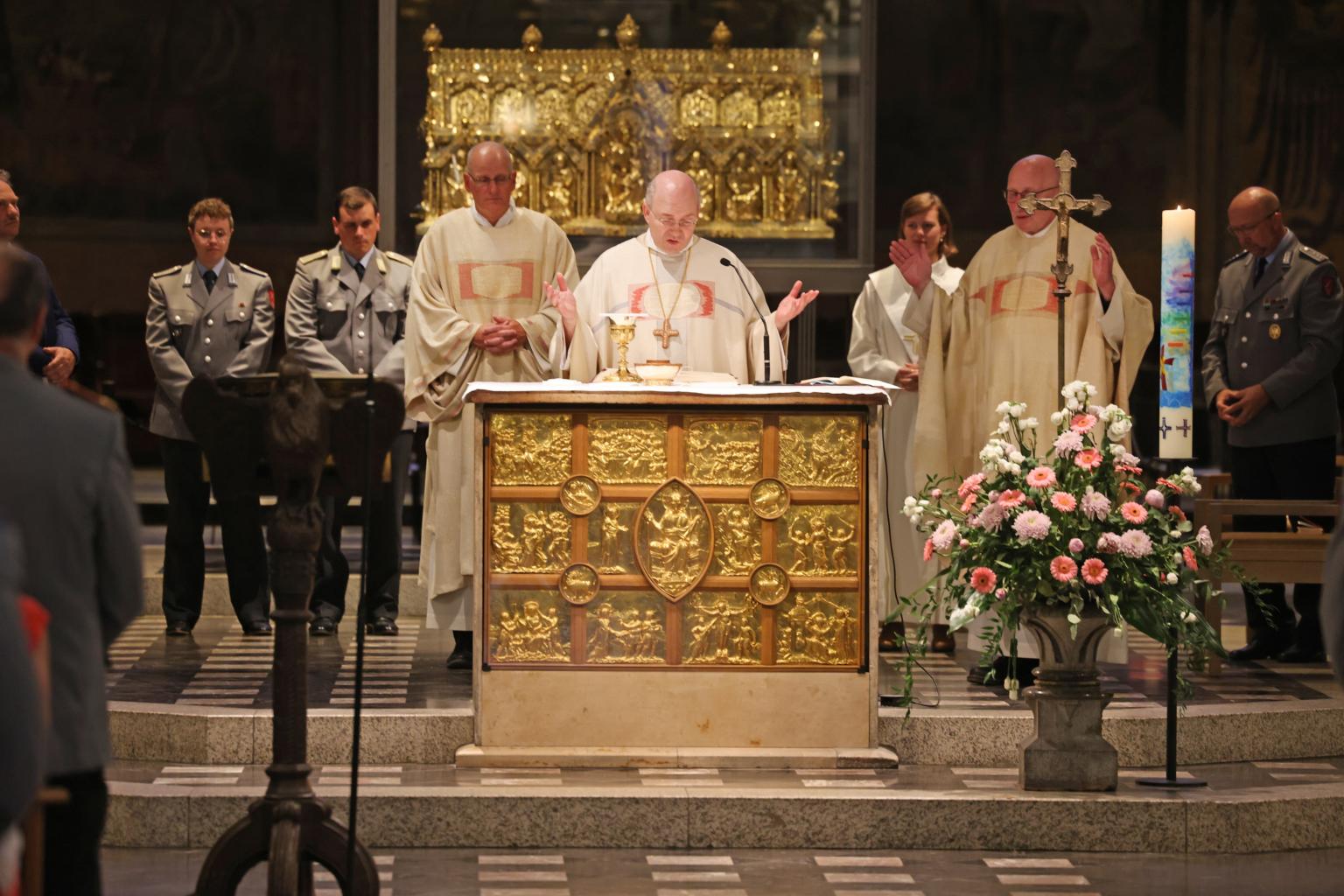 Friedensgottesdienst mit Soldatinnen und Soldaten im Aachener Dom (c) Bistum Aachen/Andreas Steindl