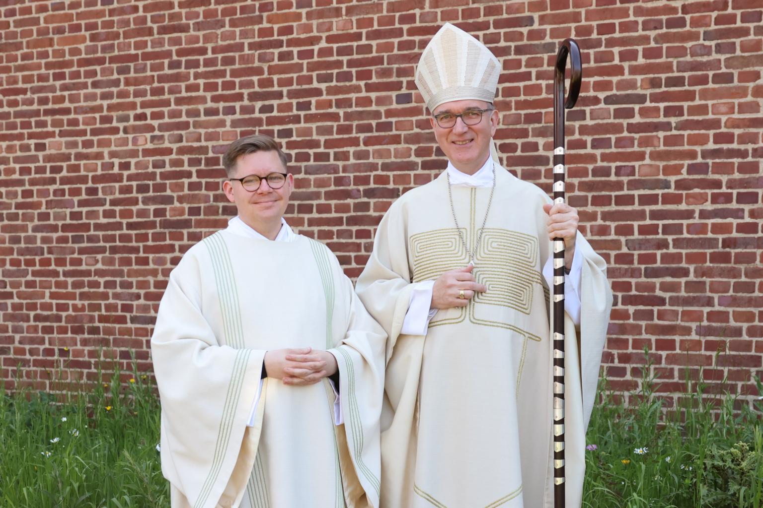 Diakon Tim Wüllenweber und Weihbischof Karl Borsch (c) Bistum Aachen/Andreas Steindl