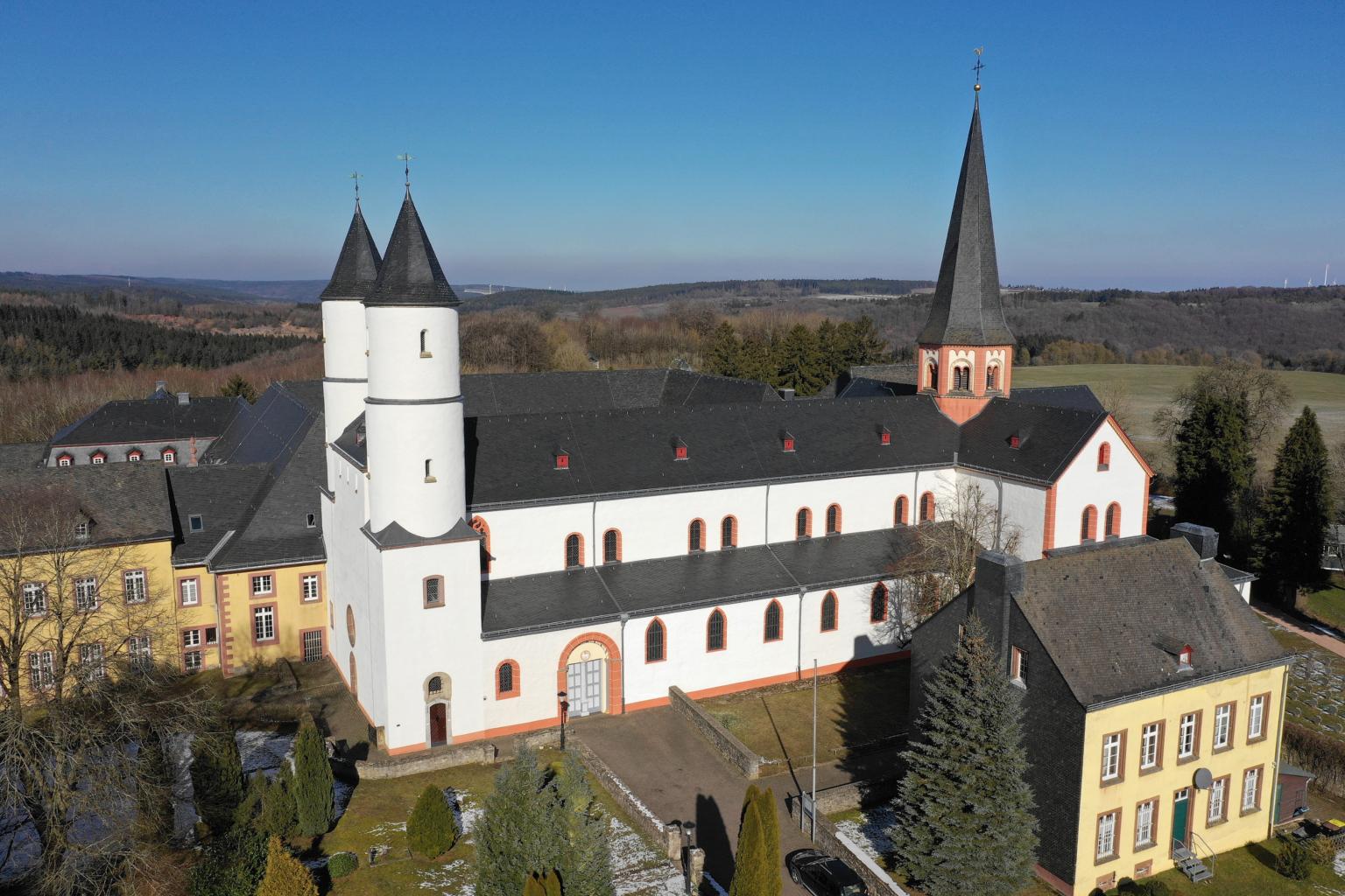 Start und Zielpunkt des Tages ist das Kloster Steinfeld in der Eifel. (c) Bistum Aachen/Andreas Steindl