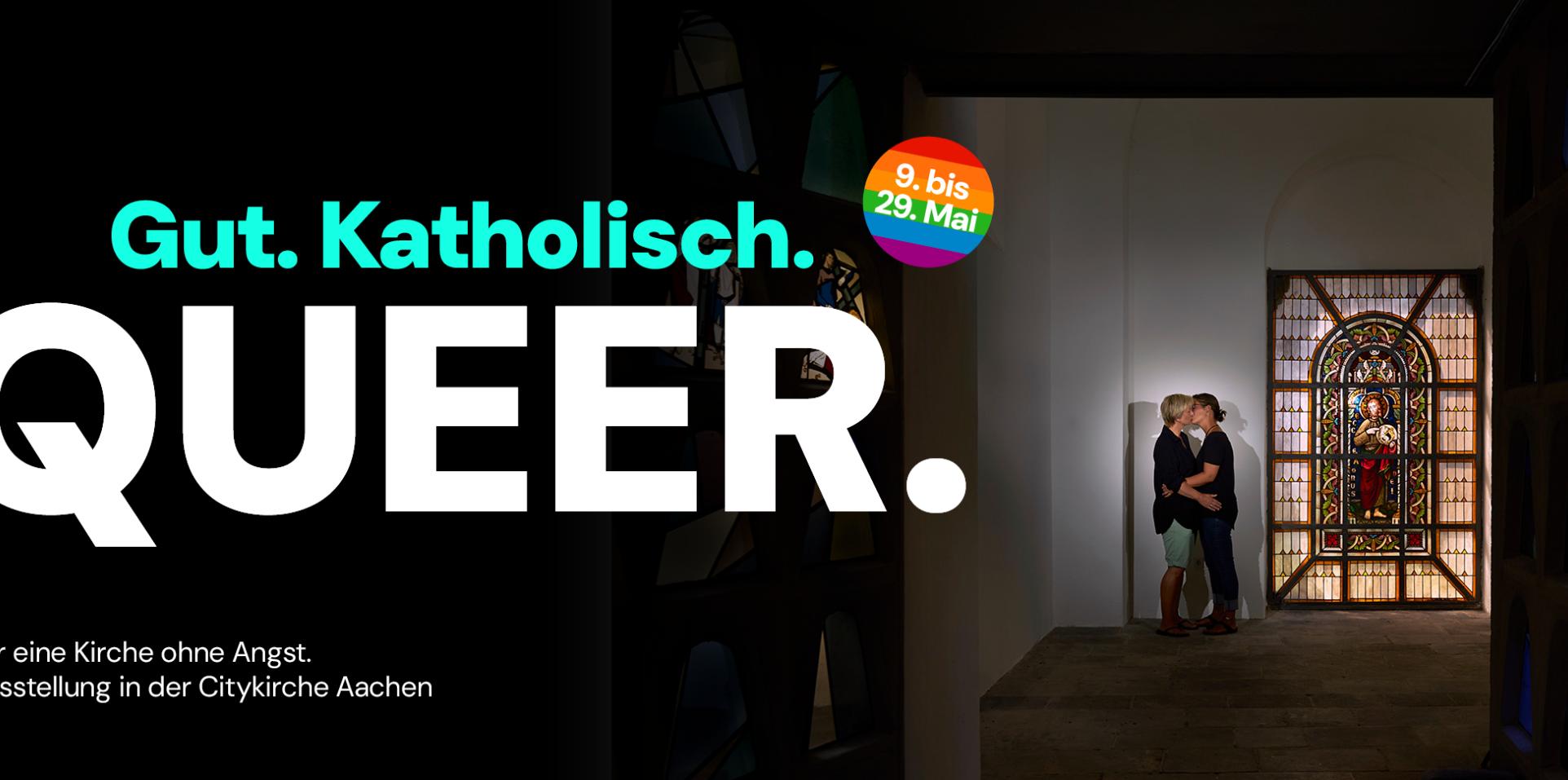 slider mit schriftzug gut.katholisch queer, im Hintergrund zwei frauen, de sich in der kircheküssen