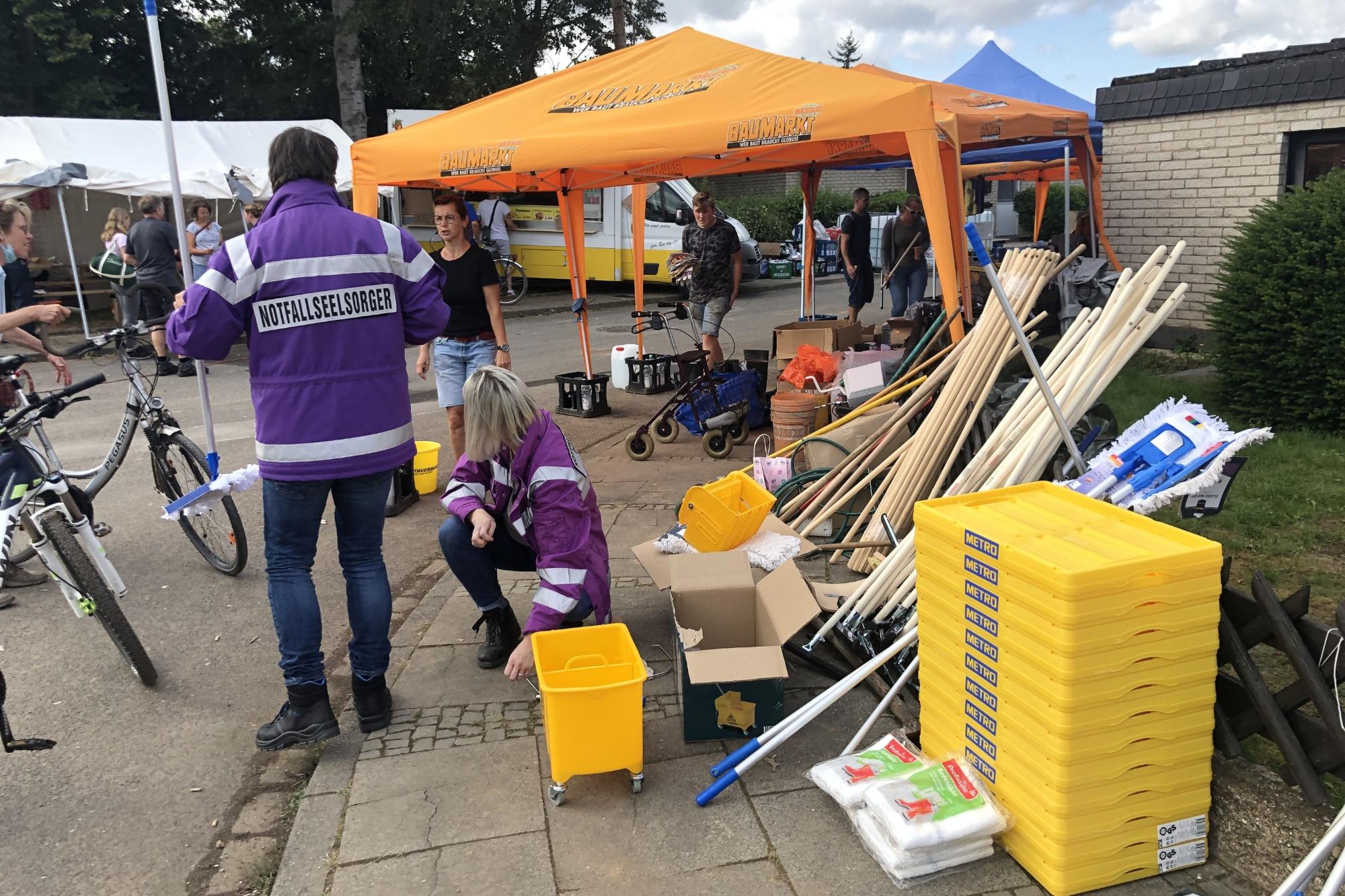 Dank eines erfolgreichen Spendenaufrufs des Katholikenrates und der GdGs in der Region Krefeld-Meerbusch konnte eine erste Hilfsaktion in der Eifel auf die Beine gestellt werden.
