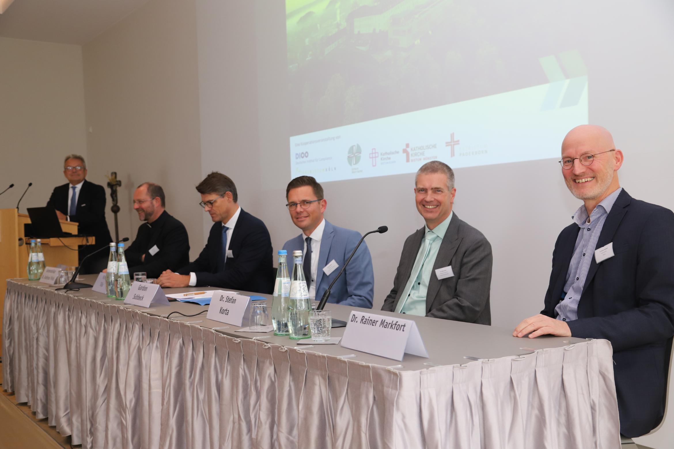 DICO Talk Glaubwürdigkeit und Vertrauen in der Kirche auch durch Compliance - Podium