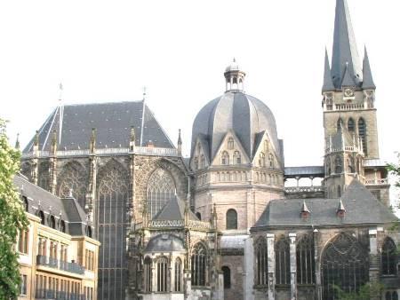 Trotz Corona: Gottesdienste aus dem Aachener Dom live miterleben (c) Bistum Aachen (Ersteller: Bistum Aachen)