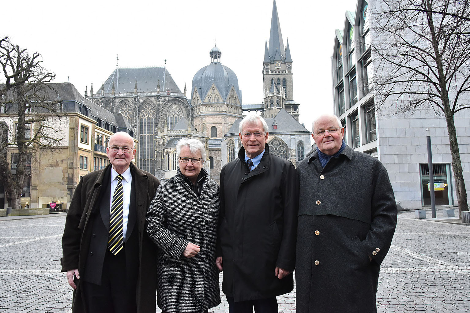 Gruppenbild Schavan (c) Domkapitel Aachen / Andreas Herrmann