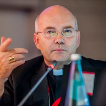 Bischof Dr. Helmut Dieser