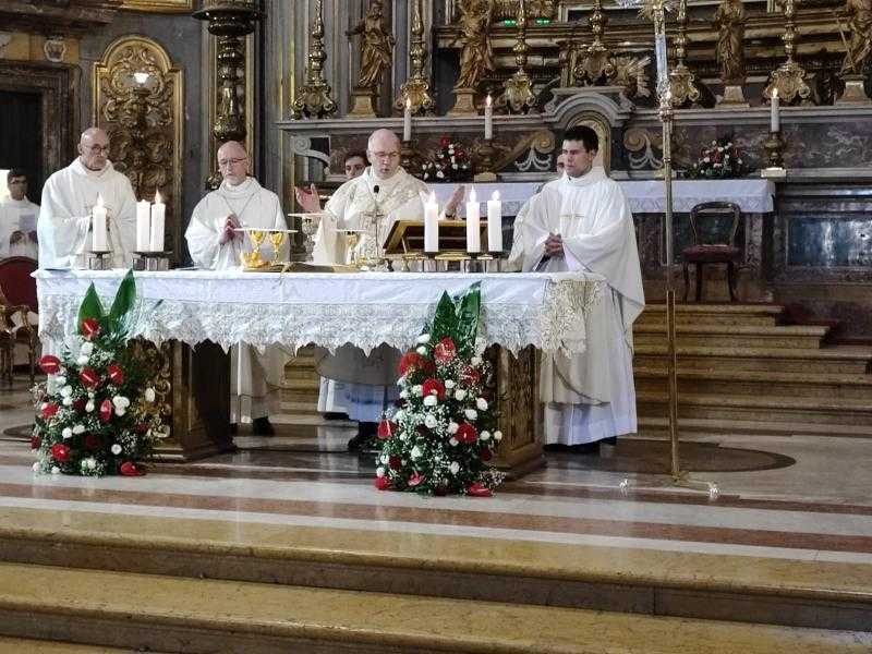Bischof Dr. Helmut Dieser hat Diakon Philipp Fiala in der Kirche Sant’ Ignazio zu Rom zum Priester geweiht. (c) Bistum Aachen