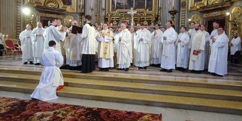 Diakonen- und Priesterweihe in der Kirche Sant’ Ignazio zu Rom.