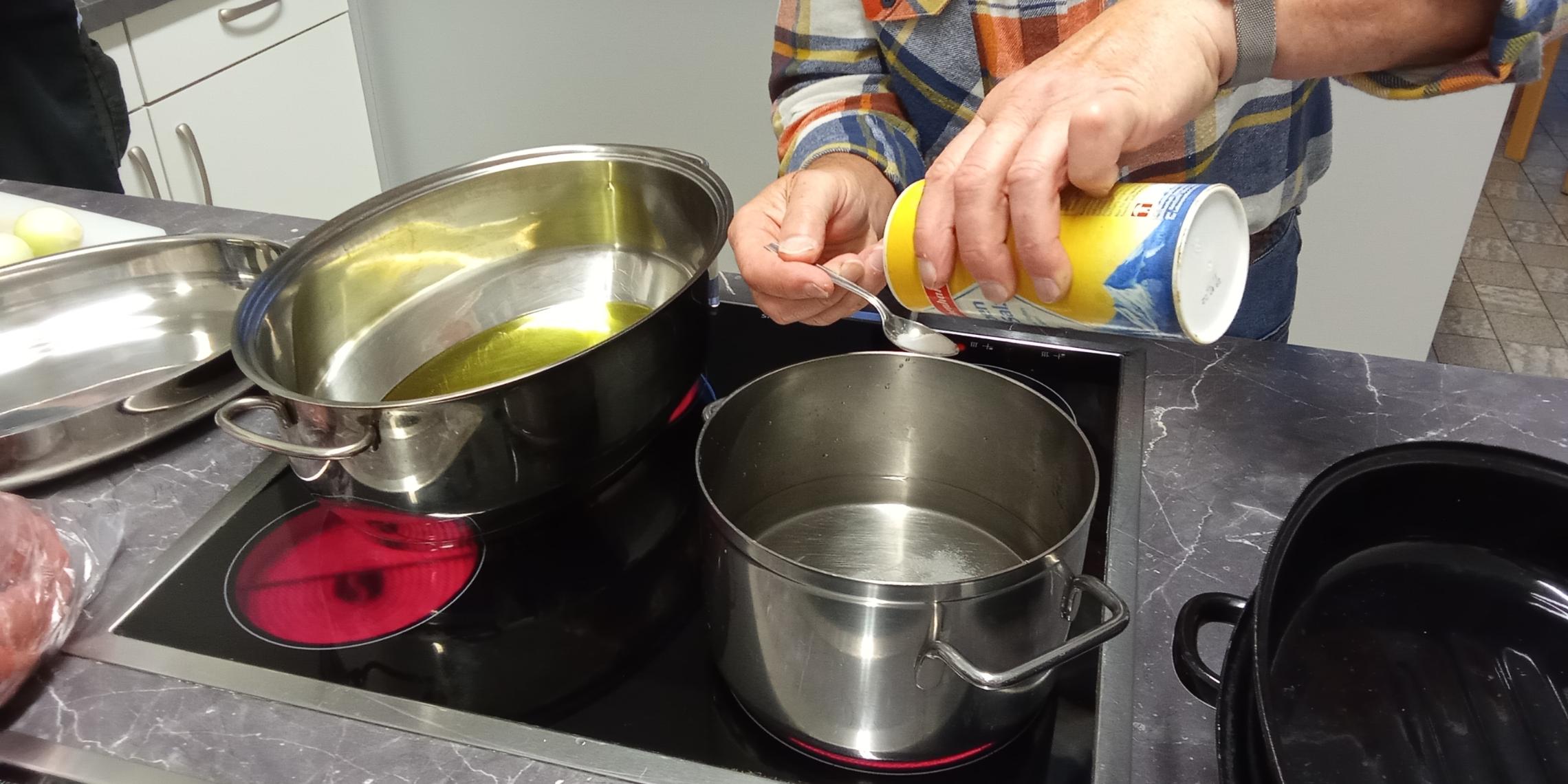 Im Forum Düren-Eifel finden Kochkurse für Männer statt.