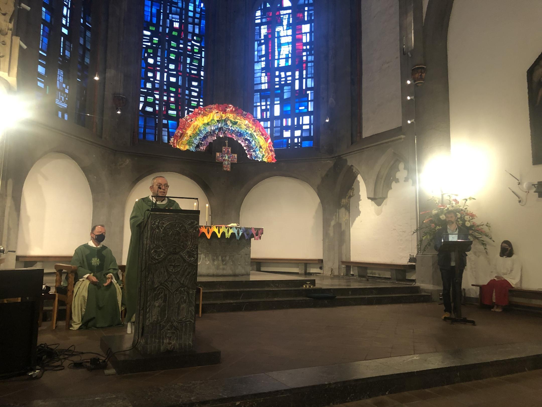 Monsignore Héctor Fabio Henao während der Abendmesse am Sonntag in St. Foillan, Aachen