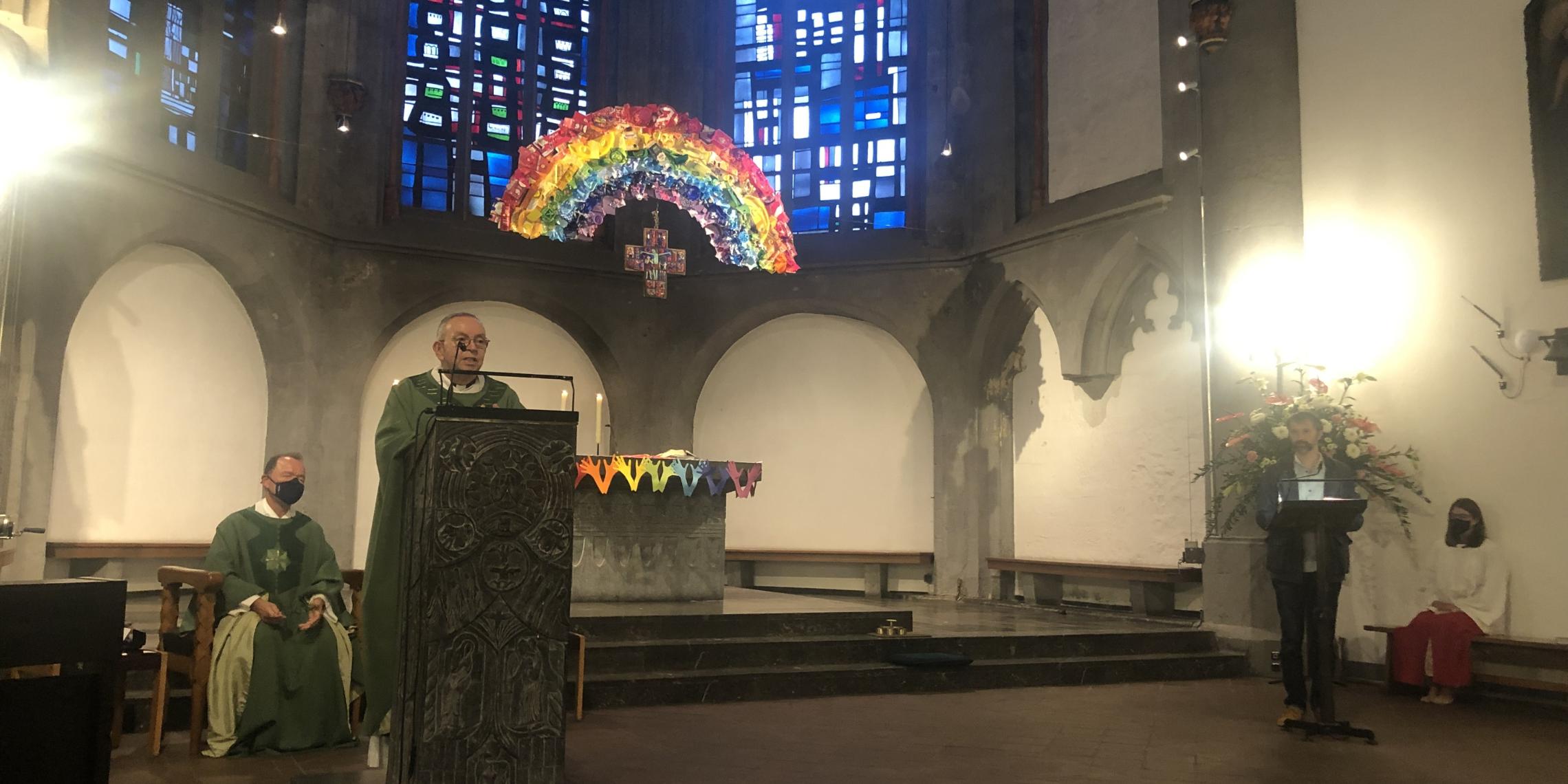 Monsignore Héctor Fabio Henao während der Abendmesse am Sonntag in St. Foillan, Aachen
